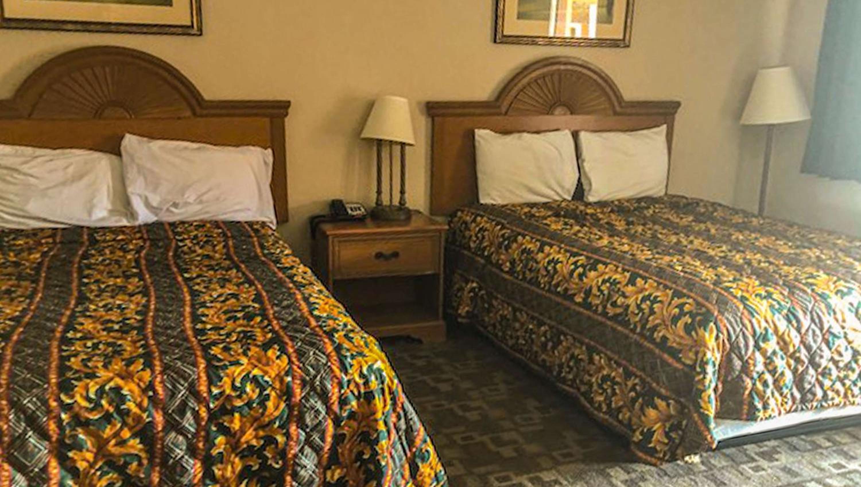 Queen Room With Two Queen Beds - Disability Access photo 2