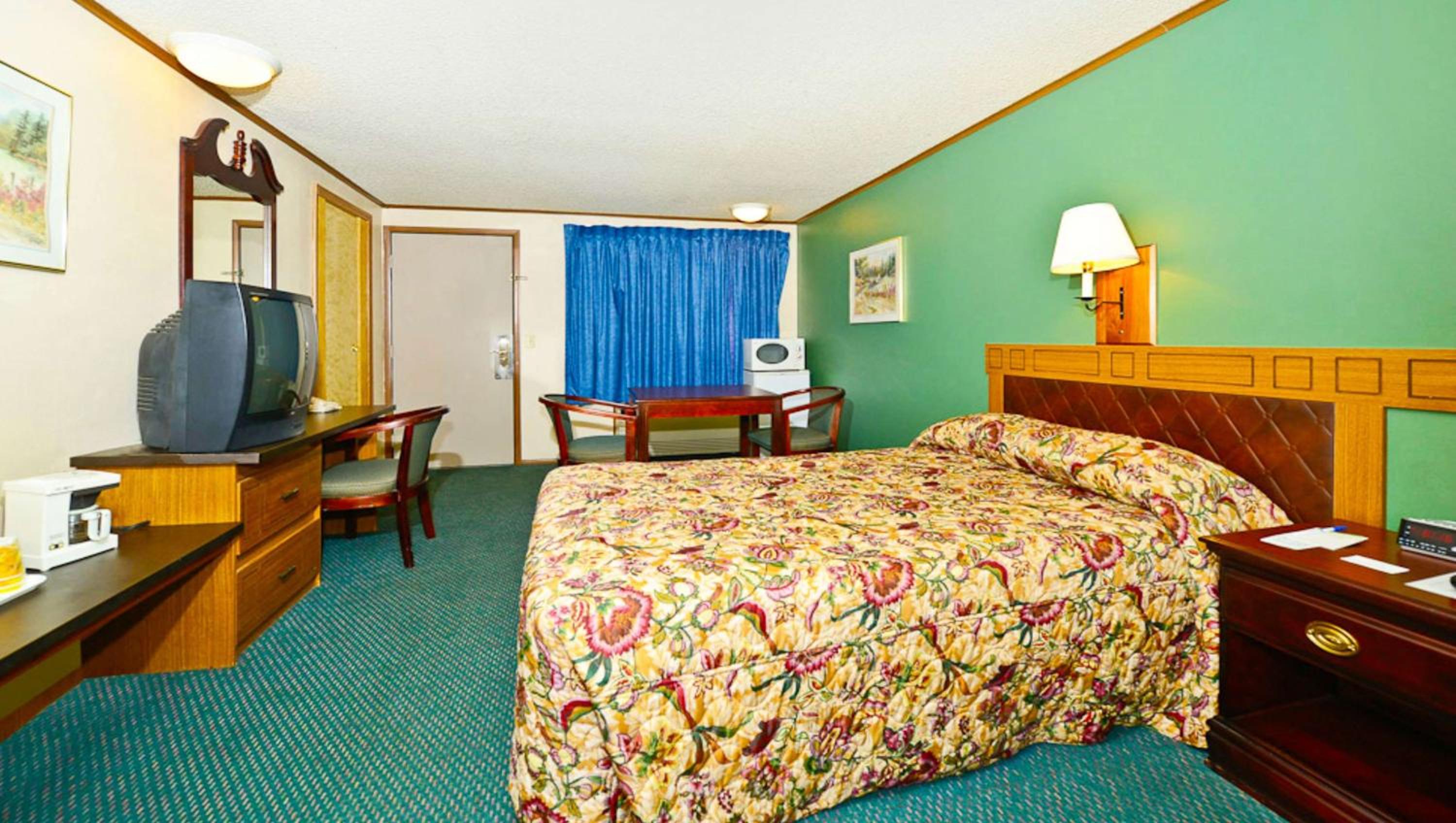 Standard King Room photo 1