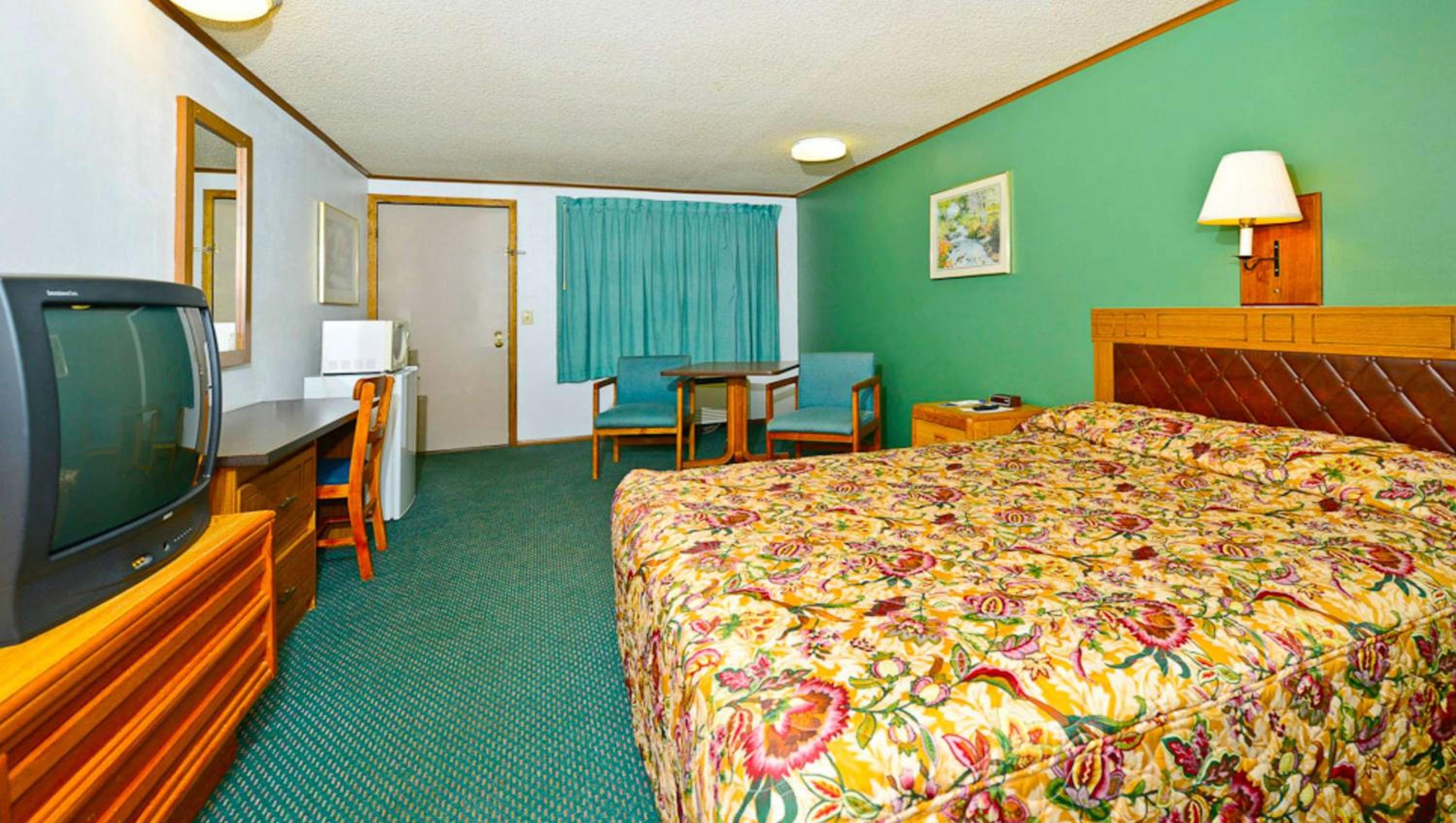 Standard King Room photo 3