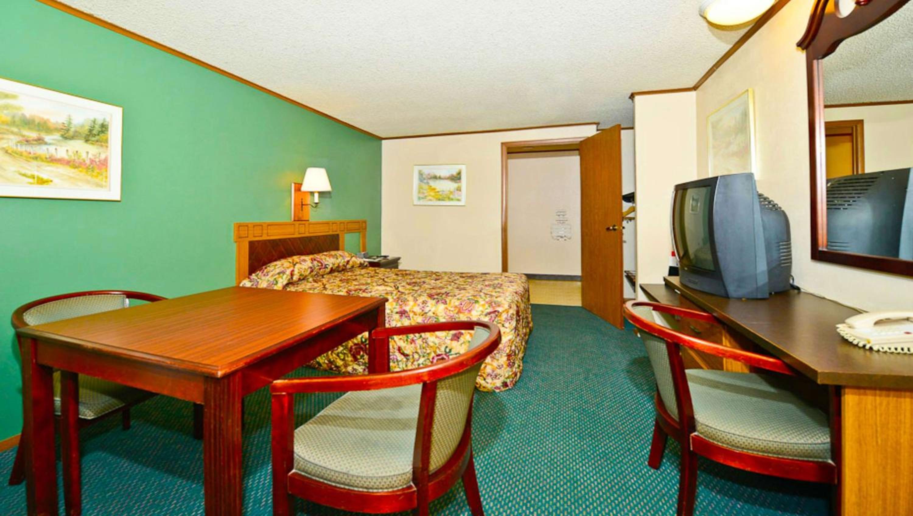 Standard King Room photo 2