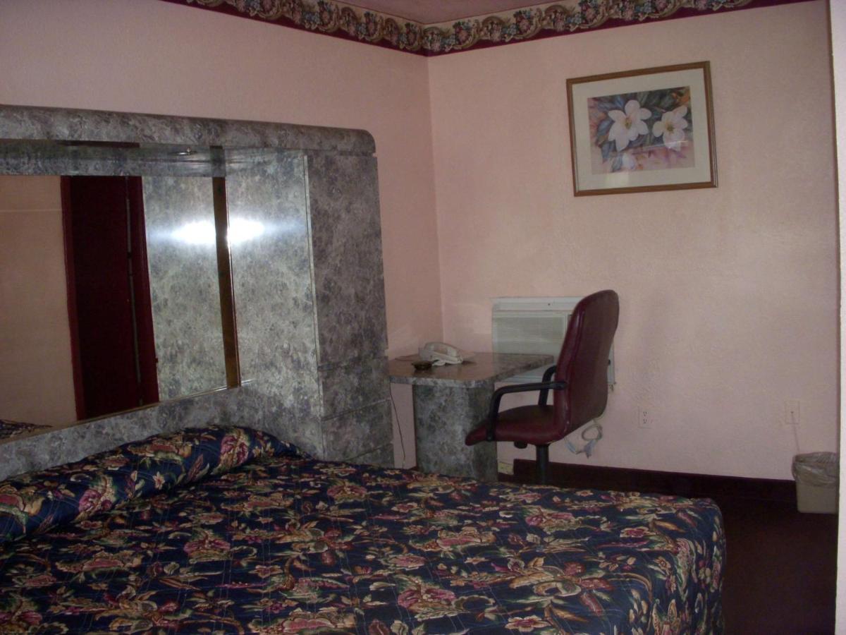 King Room - Non-Smoking photo 1