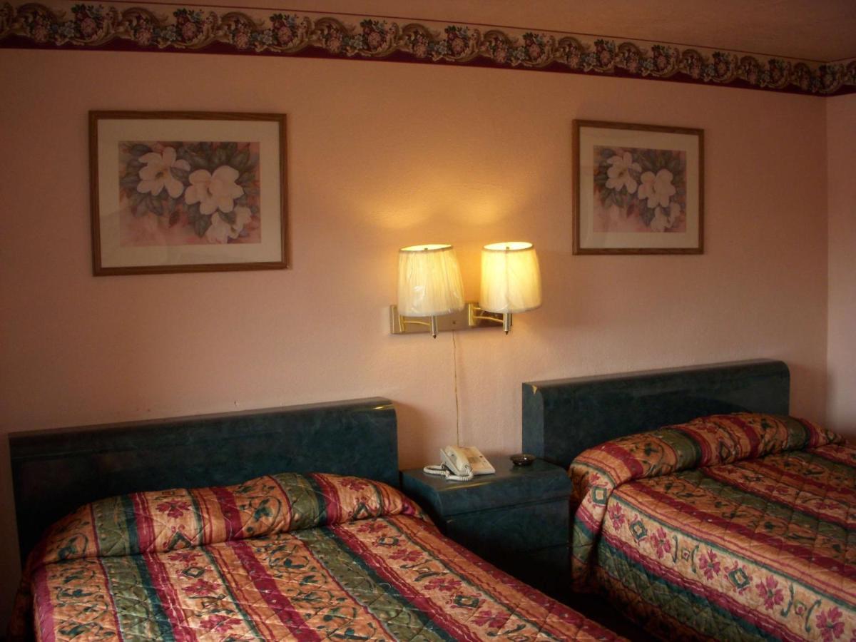 Double Room with Two Double Beds - Non-Smoking photo 1