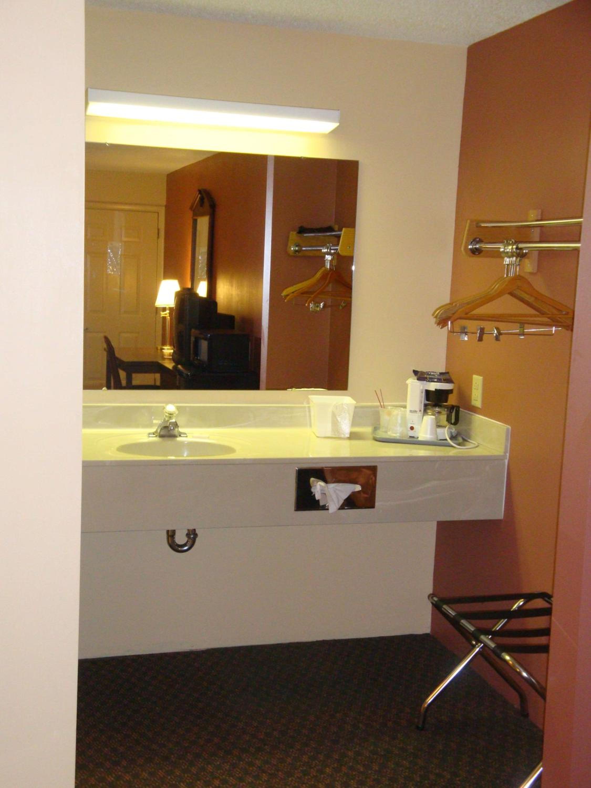 Standard Double Room with Two Double Beds - Photo 5