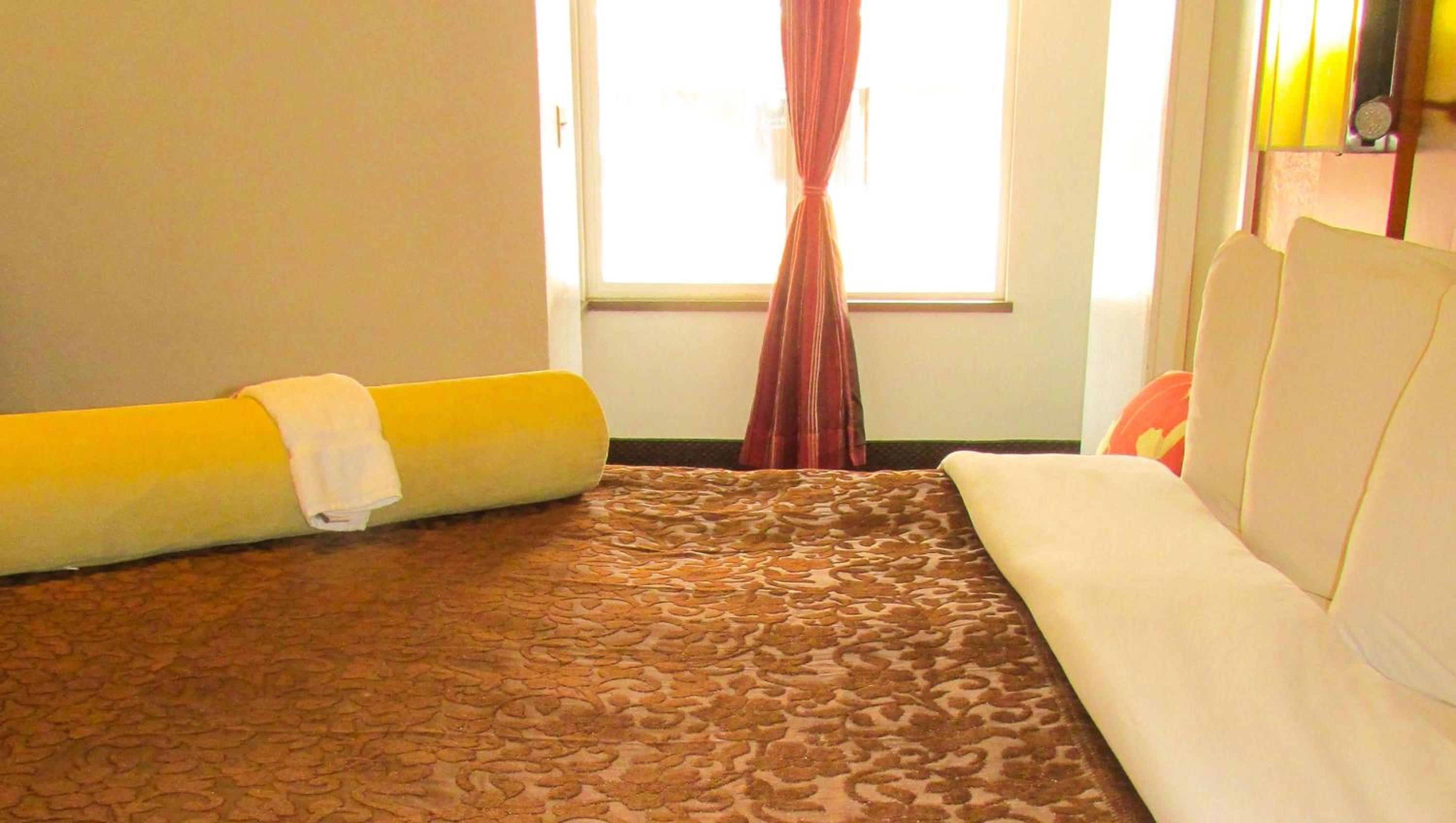 Deluxe King Room - Non-Pet Friendly photo 2