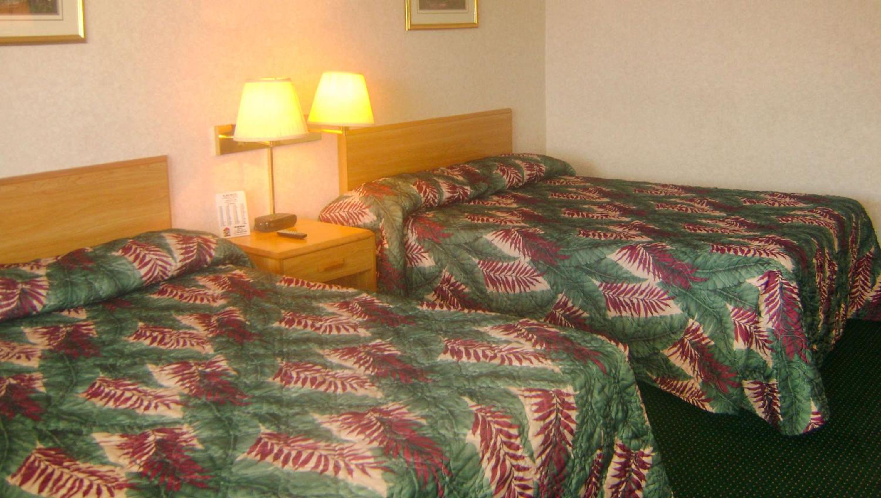 Double Room with Two Double Beds - Photo 2