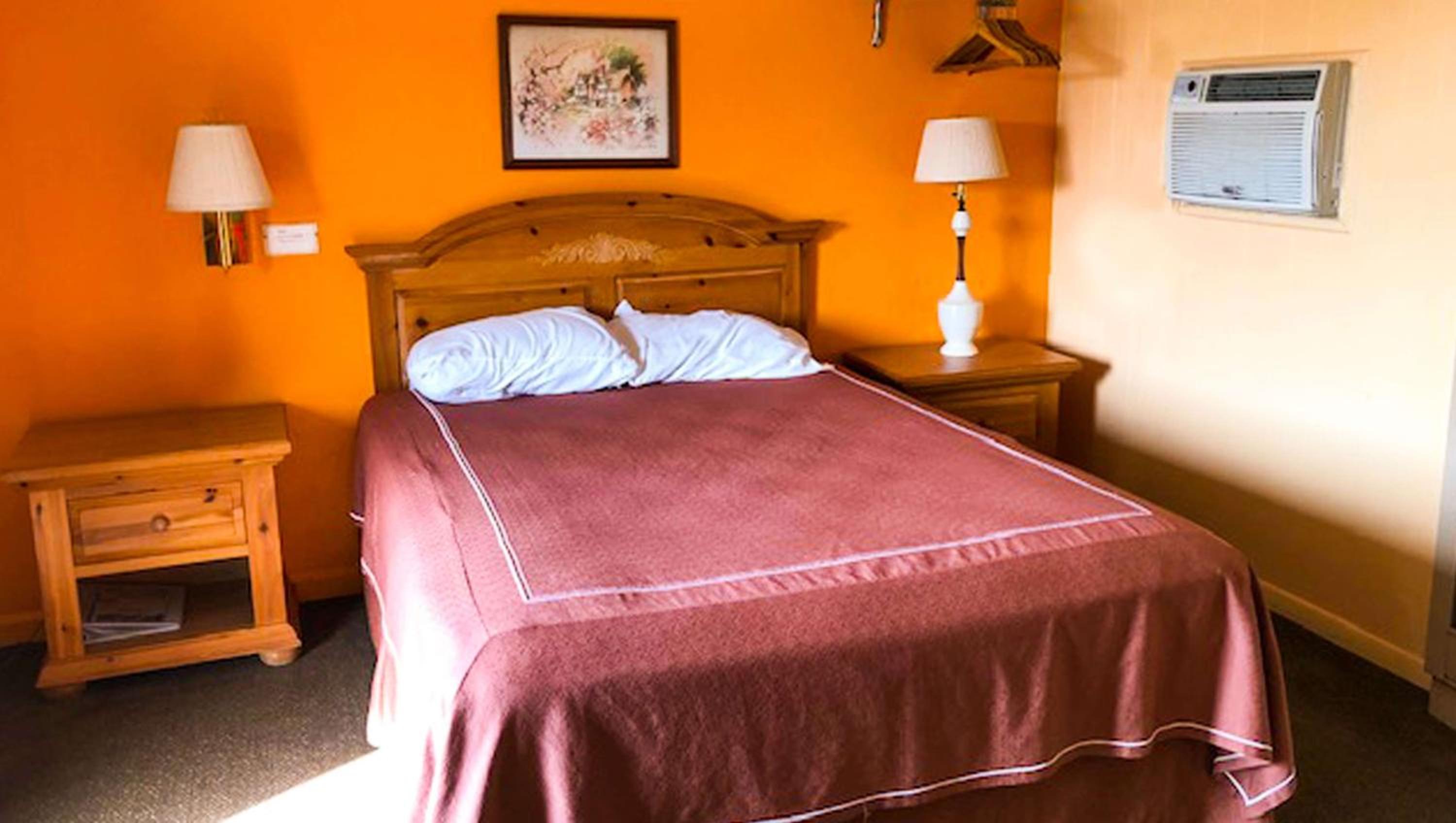 Queen Room photo 1