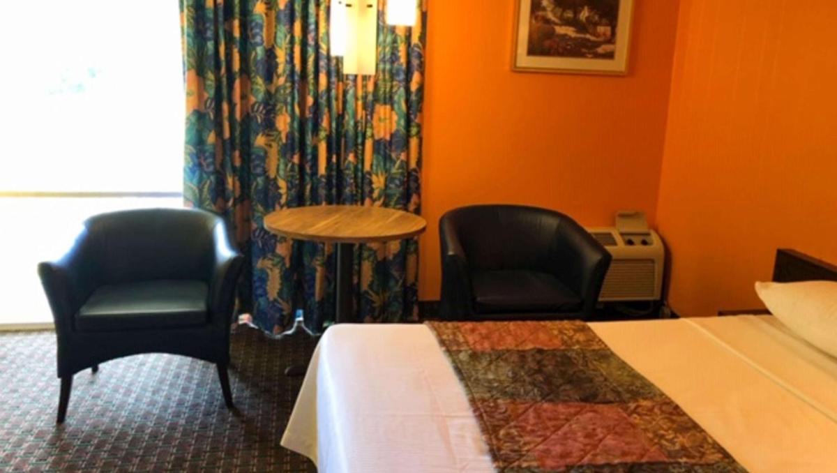 Double Room with Two Double Beds - Non Smoking photo 1