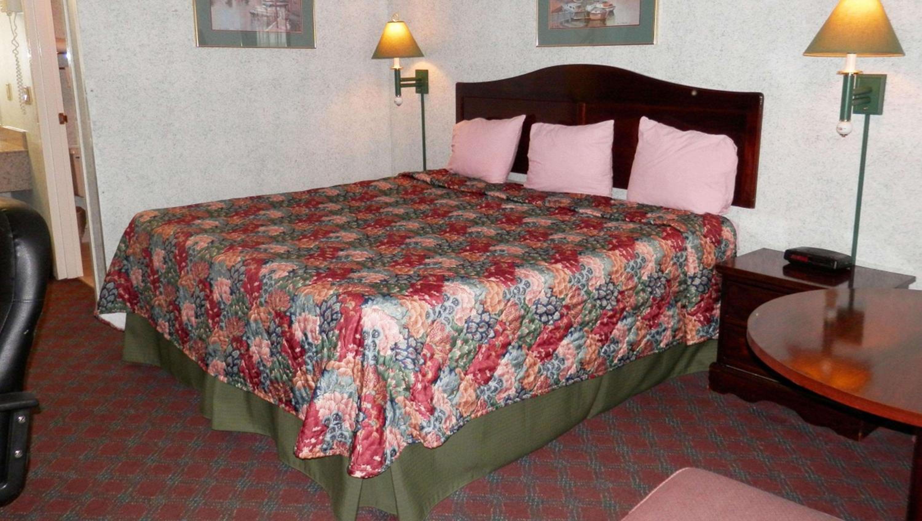 King Room - Non-Smoking - Photo 1