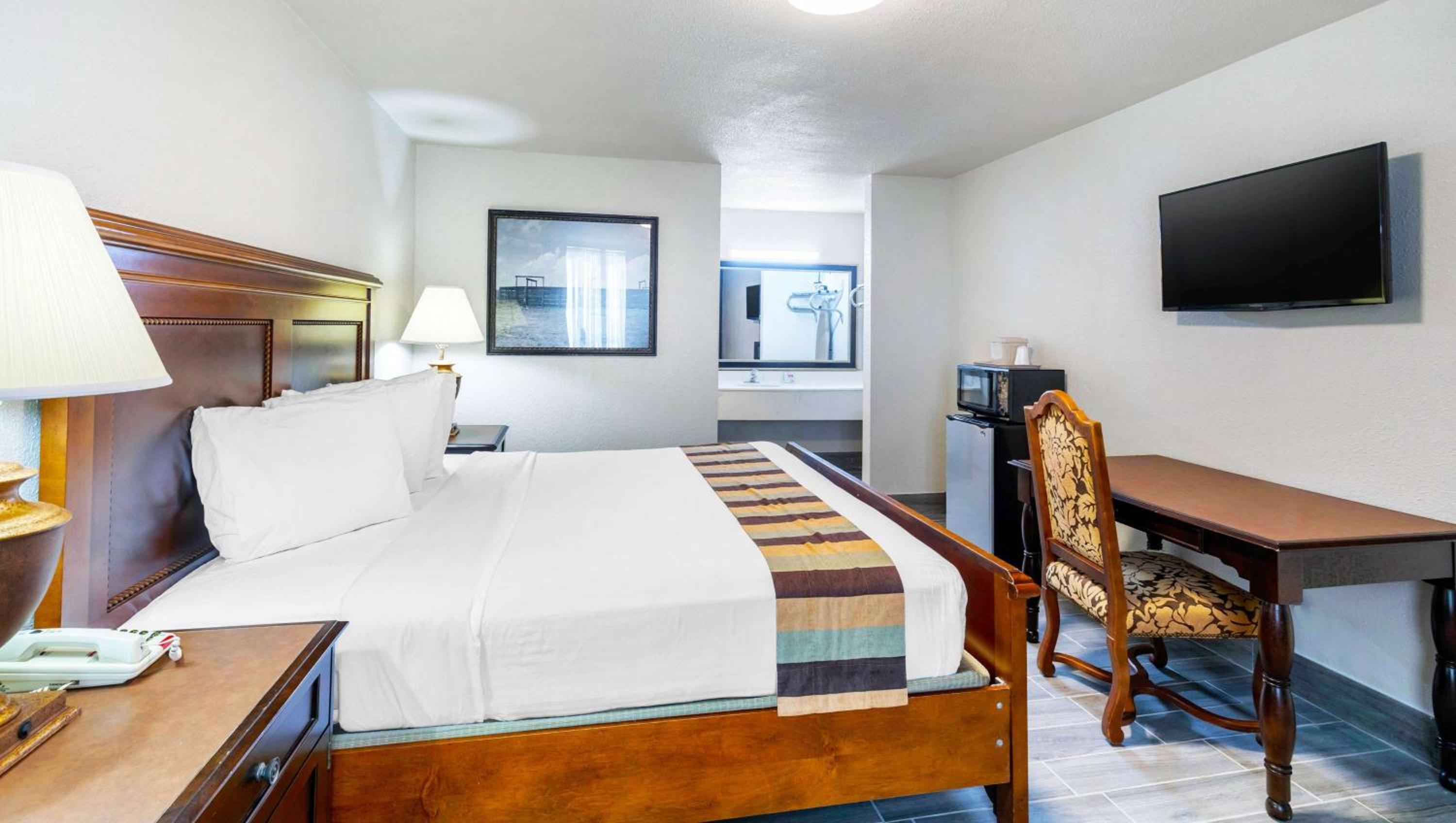 1 King Bed Nonsmoking - Photo 4