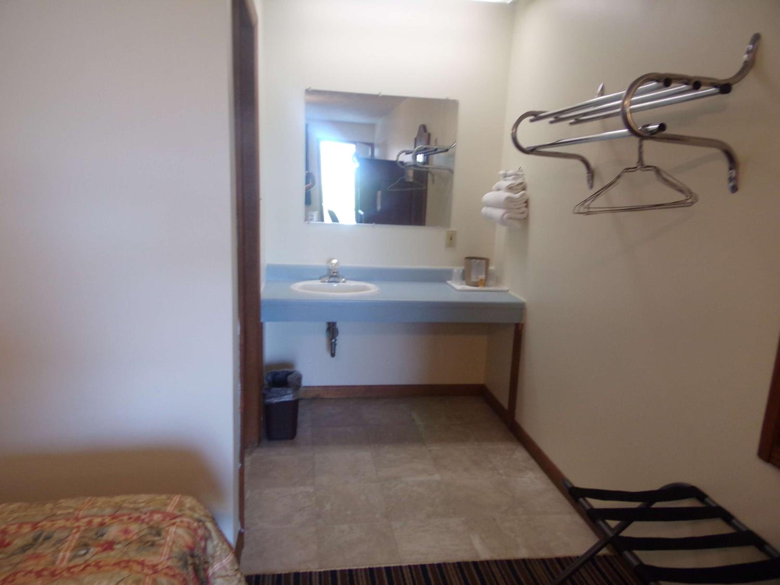 Queen Room - Photo 3