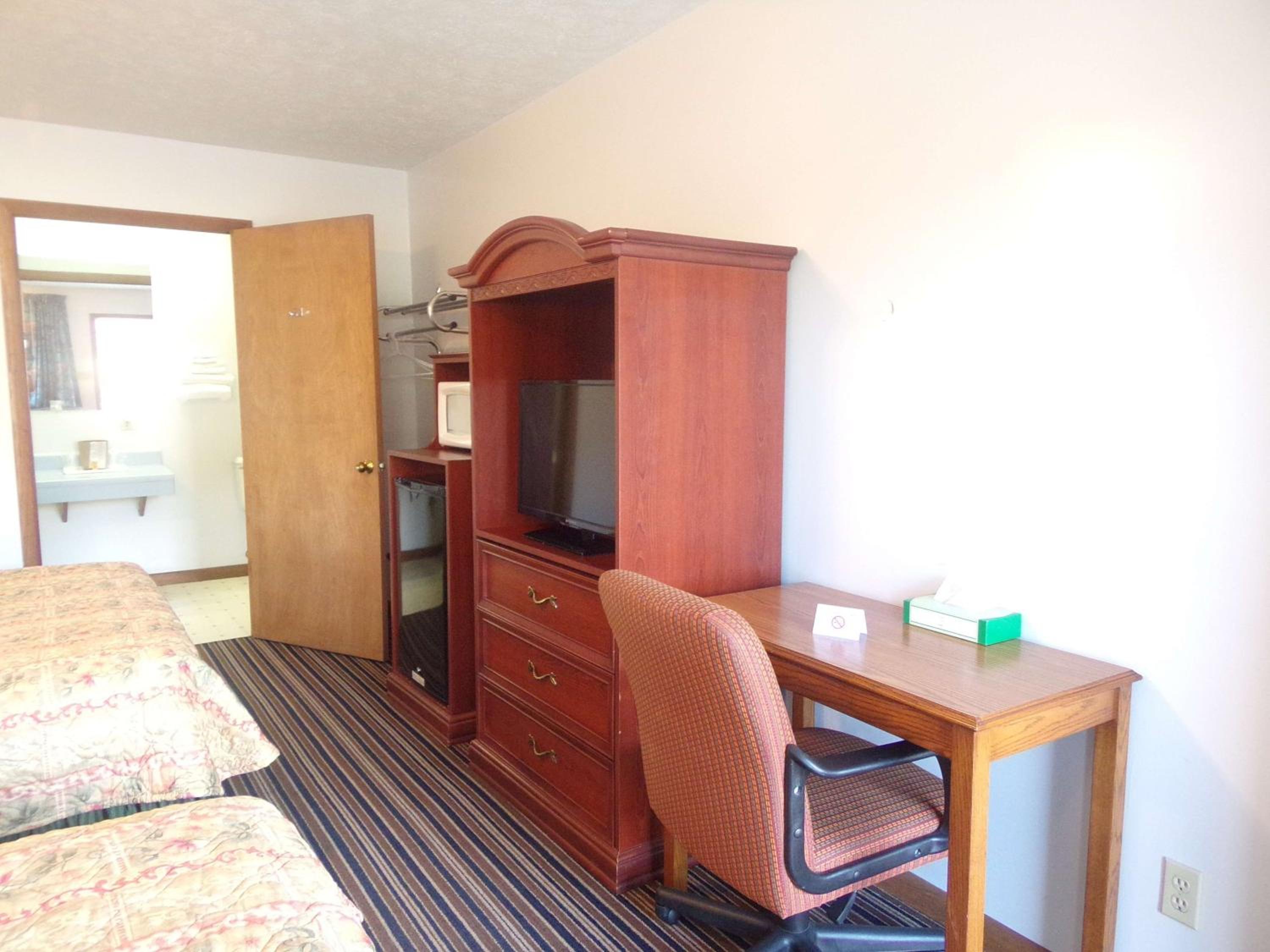 Double Room with Two Double Beds - Photo 3