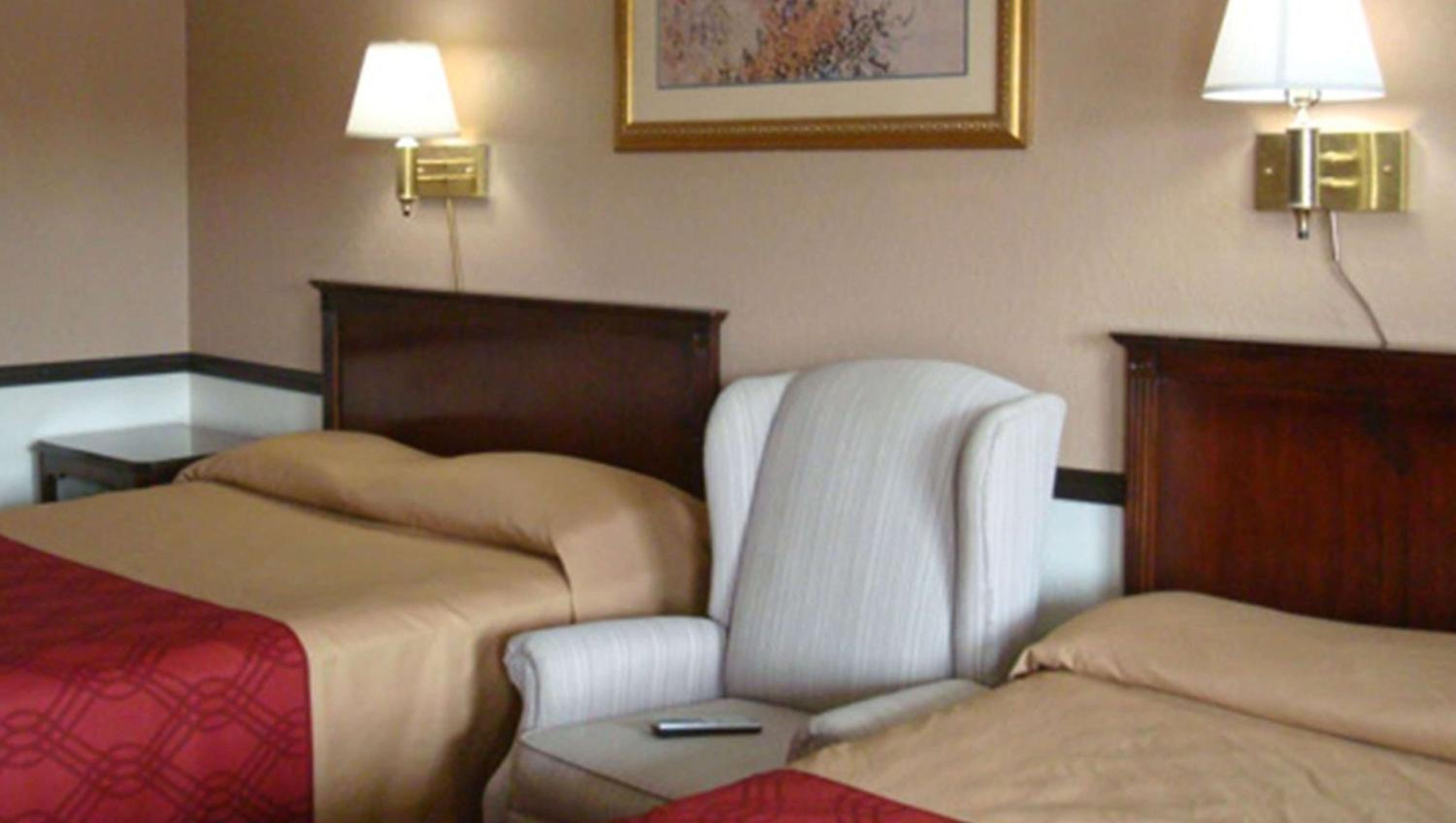 Queen Room with Two Queen Beds - Non-Smoking - Photo 1