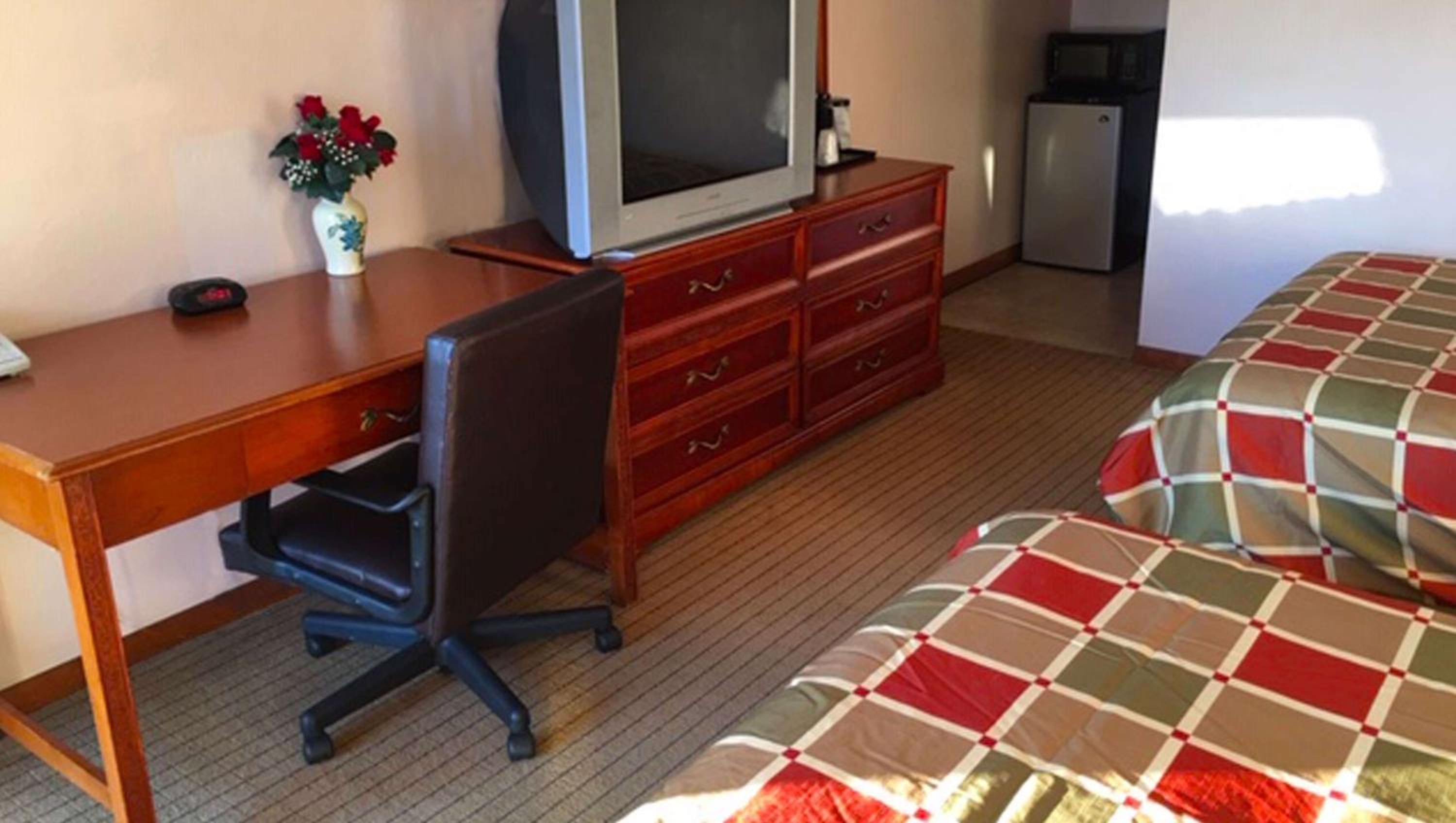 Double Room with Two Double Beds - Smoking photo 1