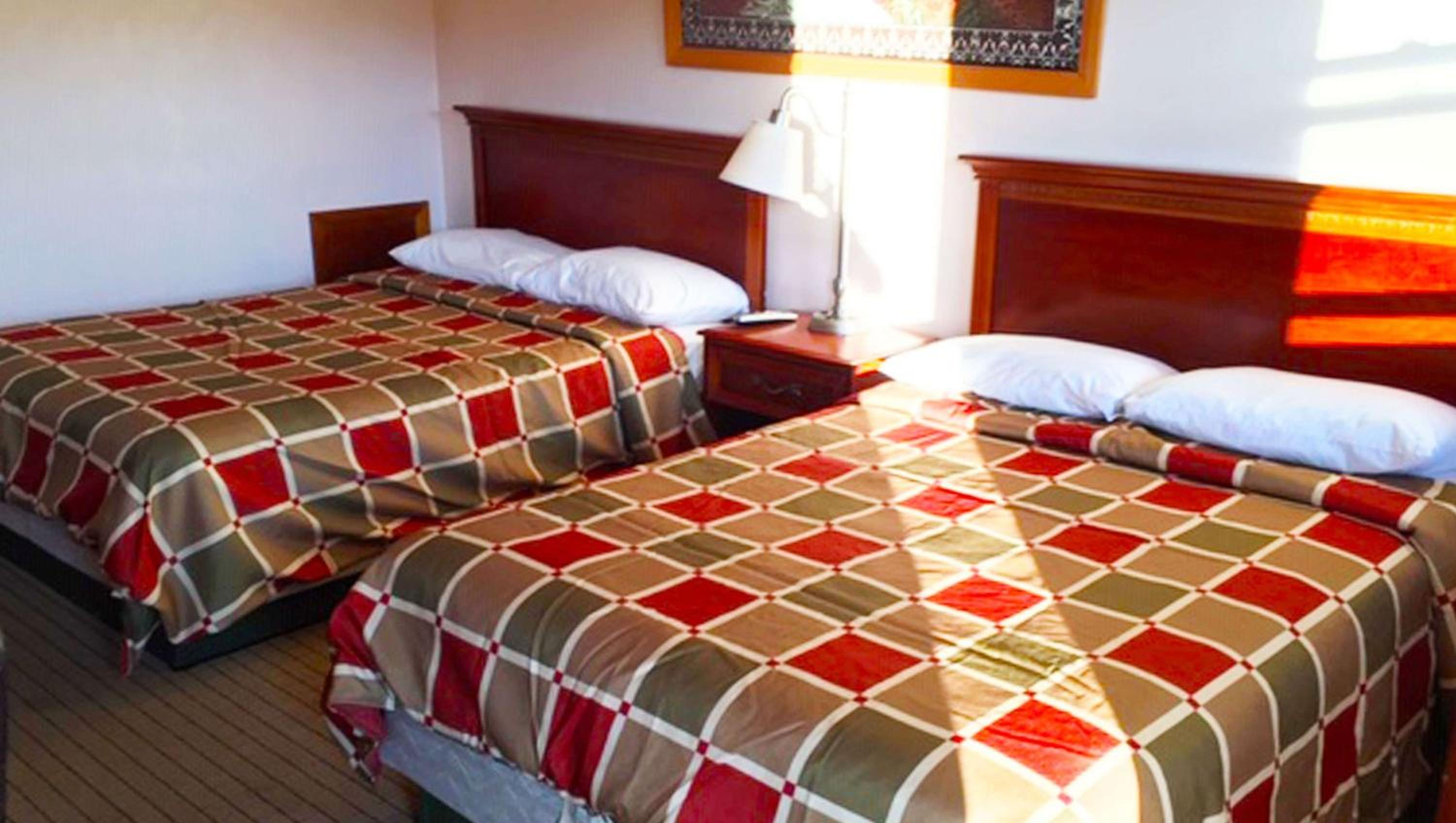 Double Room with Two Double Beds - Smoking photo 3