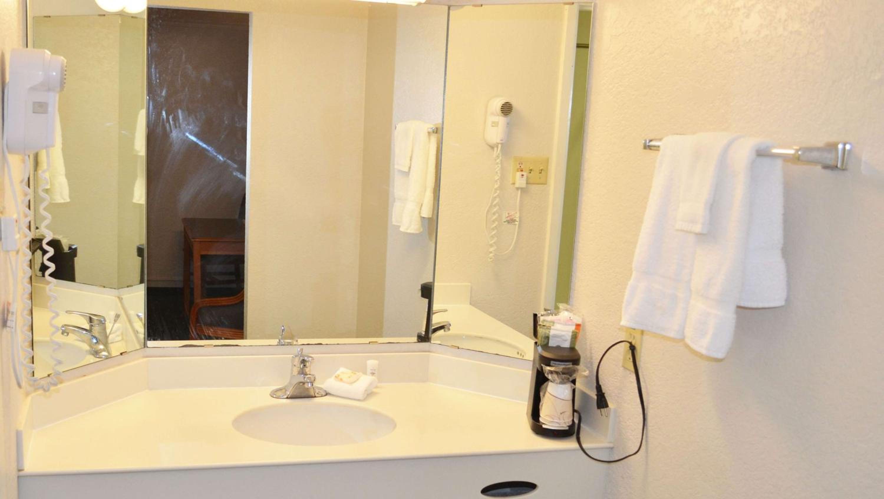 Suite 1 King Bed Non Smoking photo 2