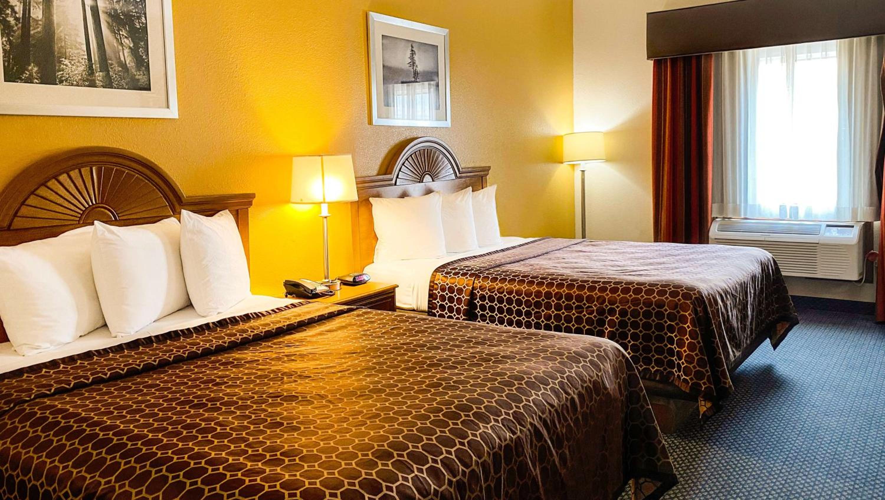 Queen Room with Two Queen Beds - Photo 1