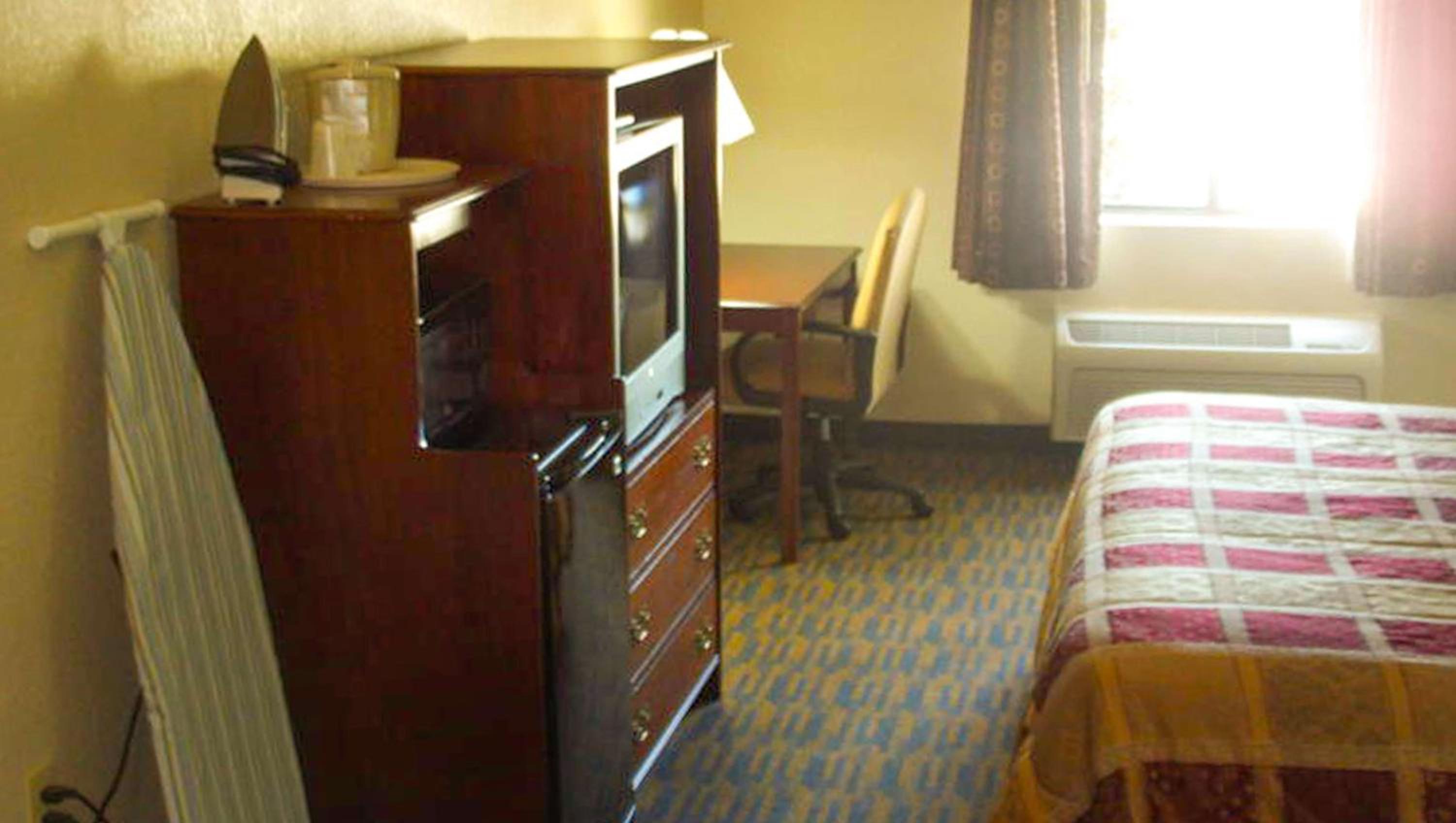 King Room - Non-Smoking - Photo 2