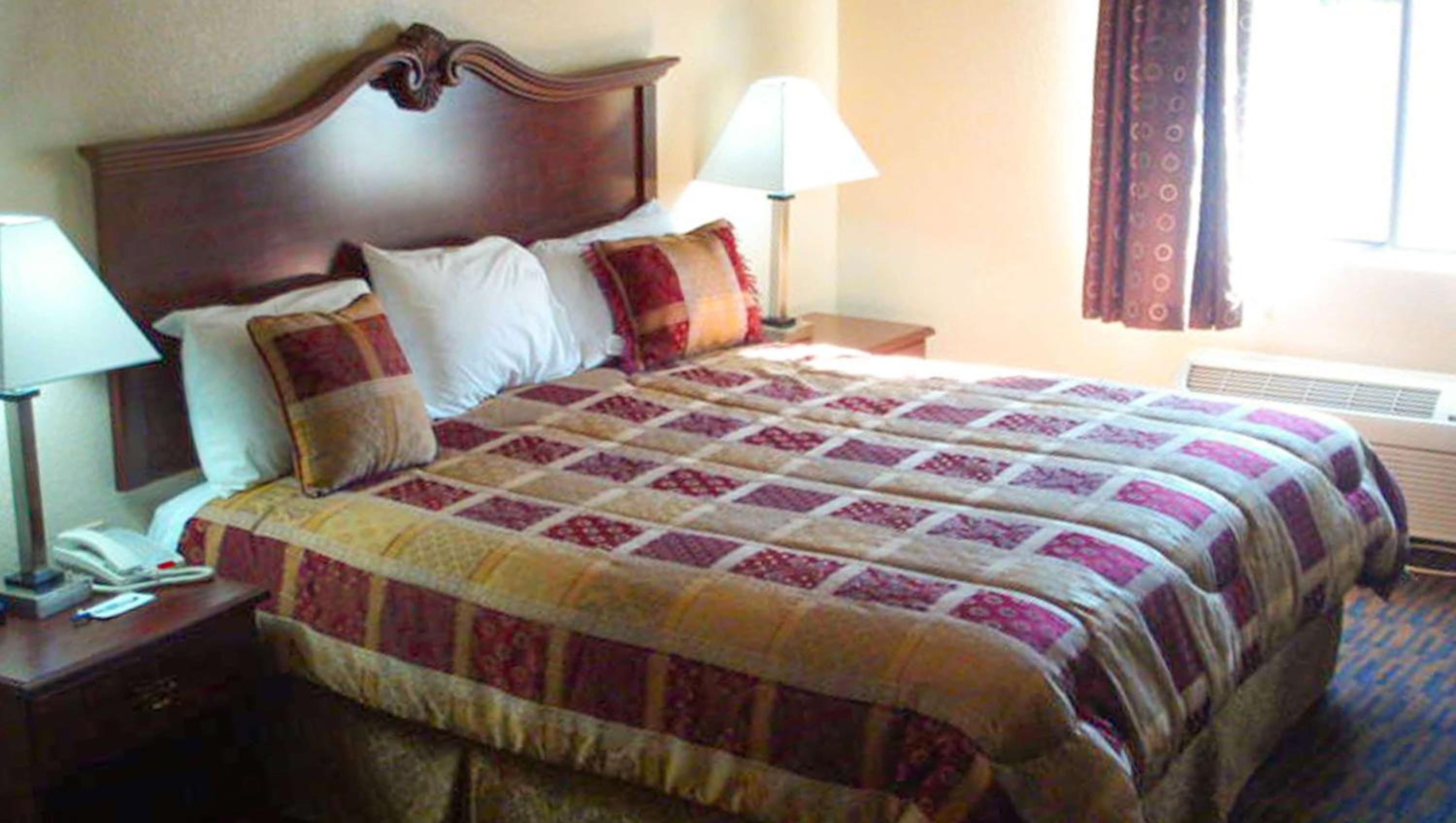 King Room - Non-Smoking - Photo 3