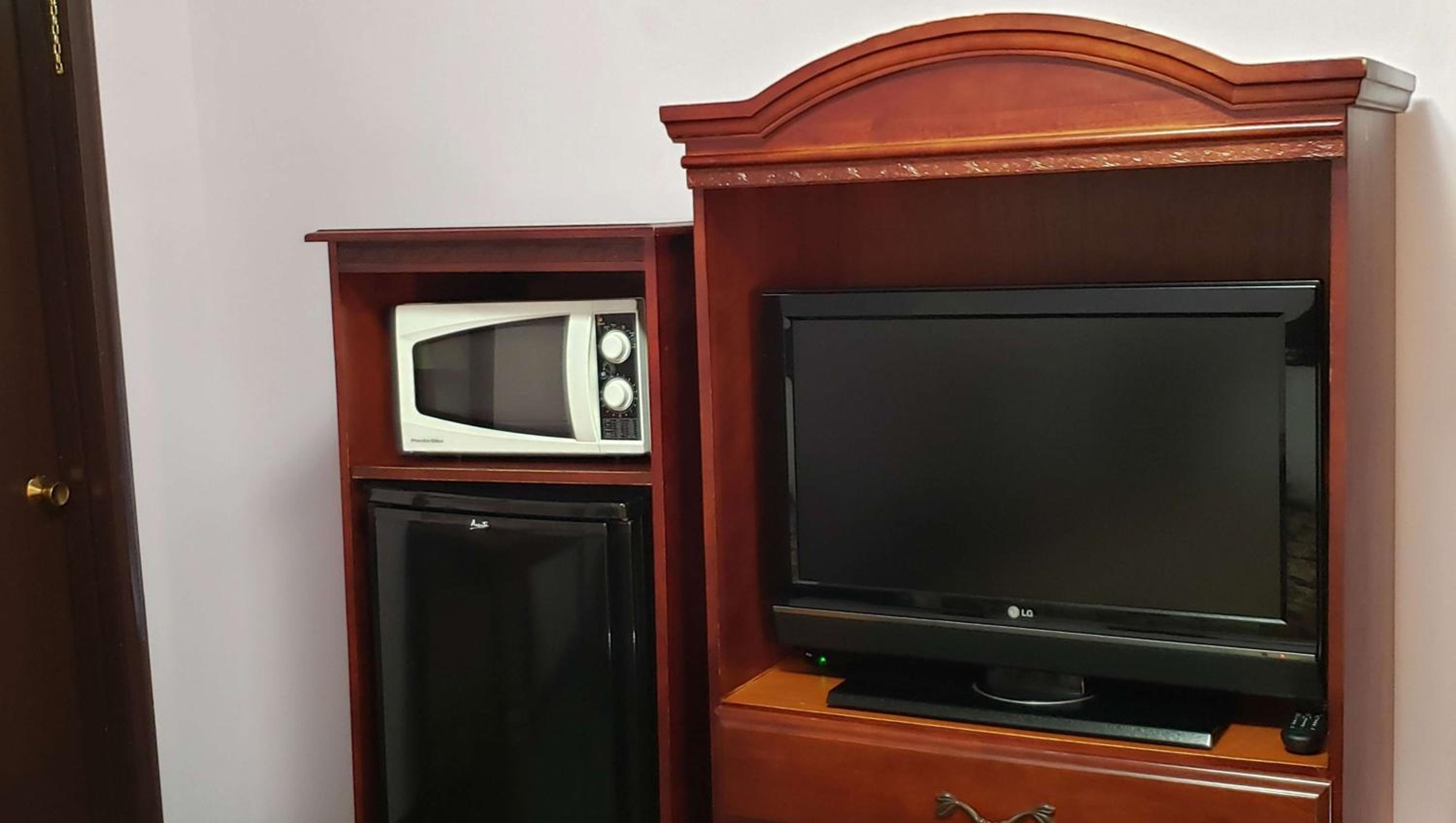 Queen Room - Non-Smoking - Photo 2