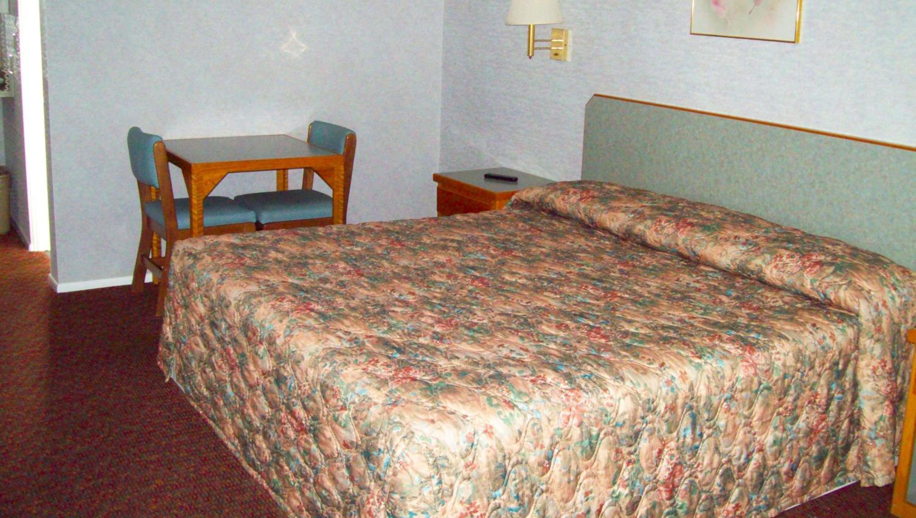 Queen Room - Non-Smoking - Photo 5