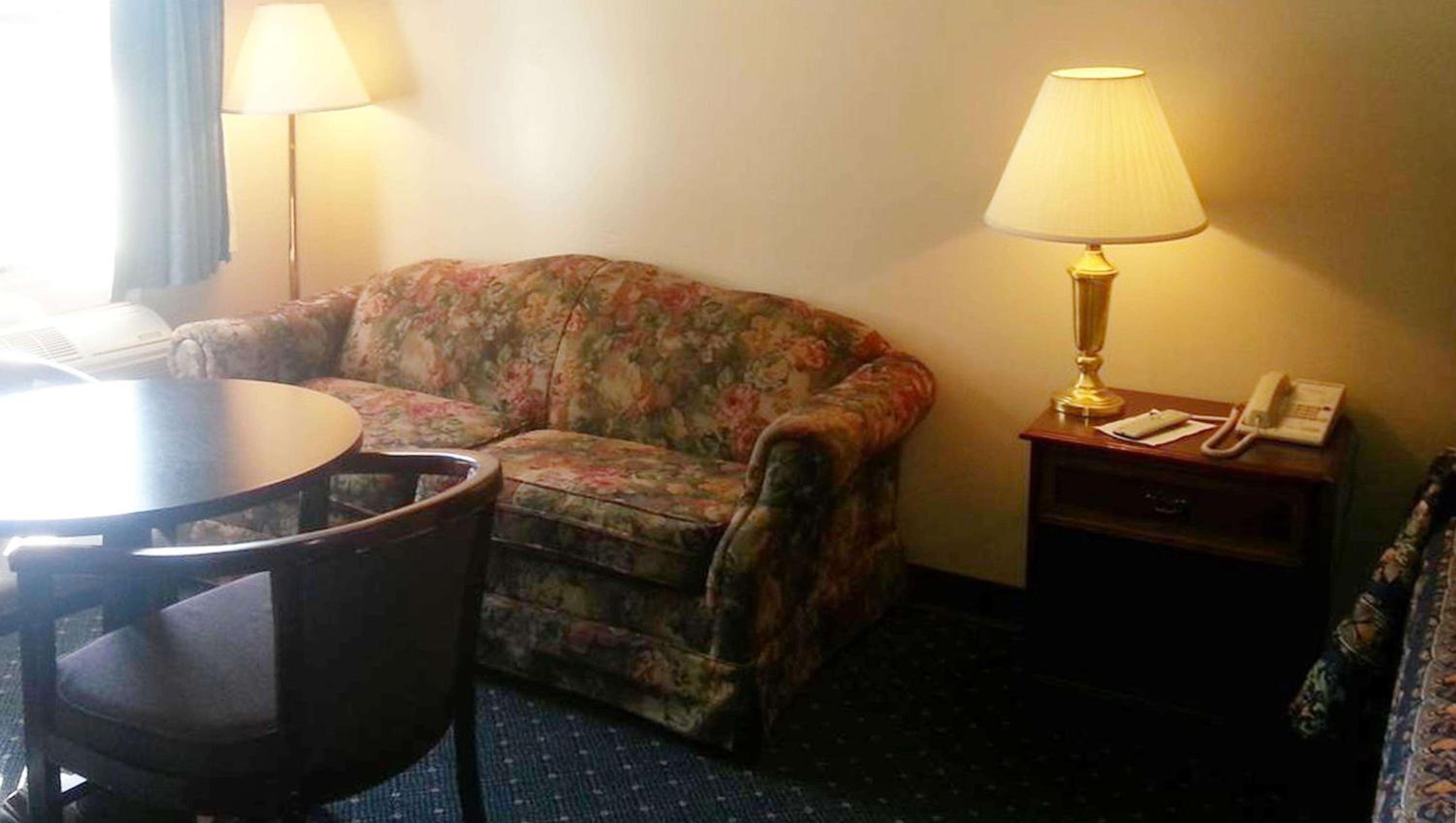 Standard King Room - Photo 5
