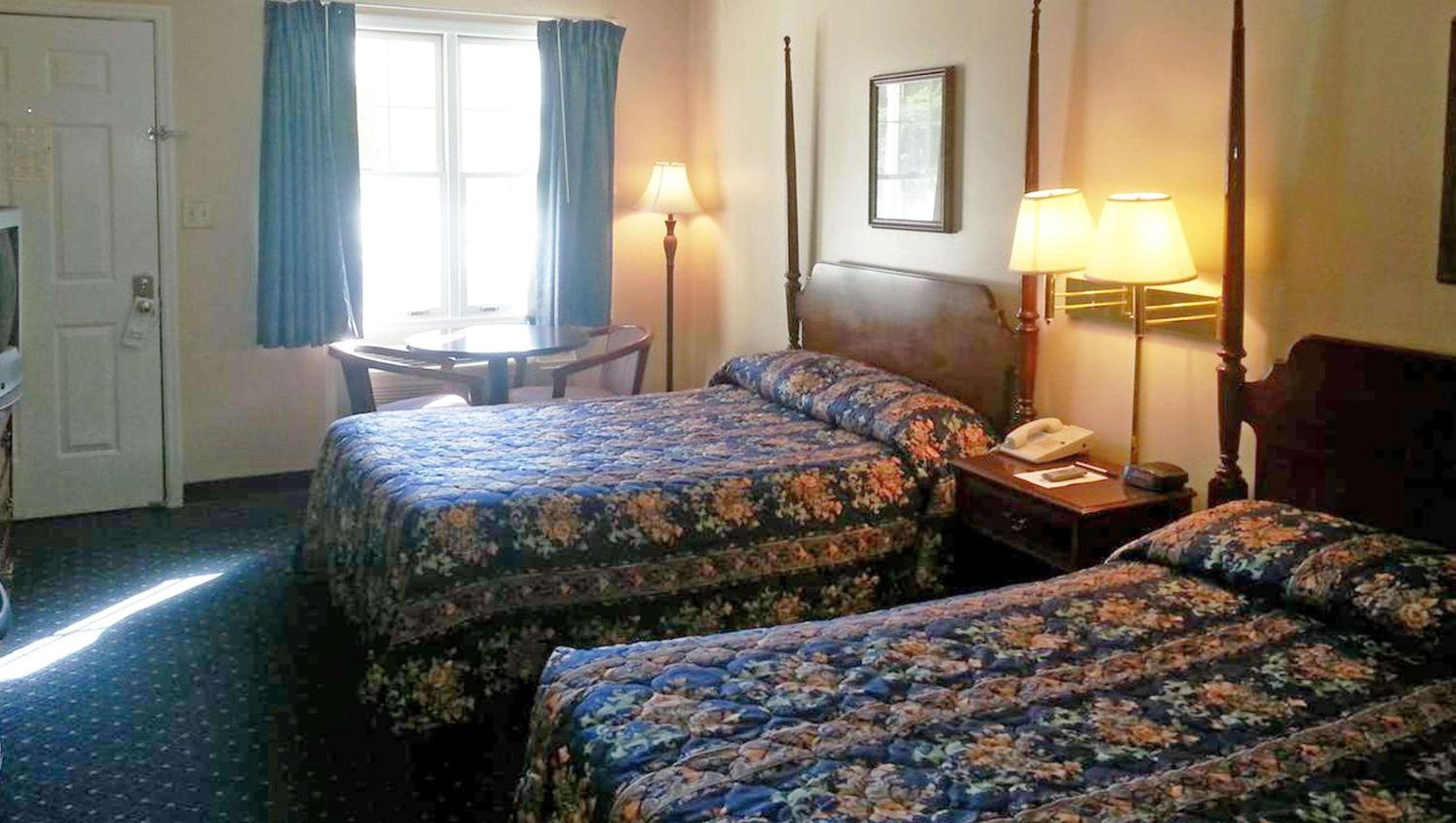 Double Room with Two Double Beds - Photo 7