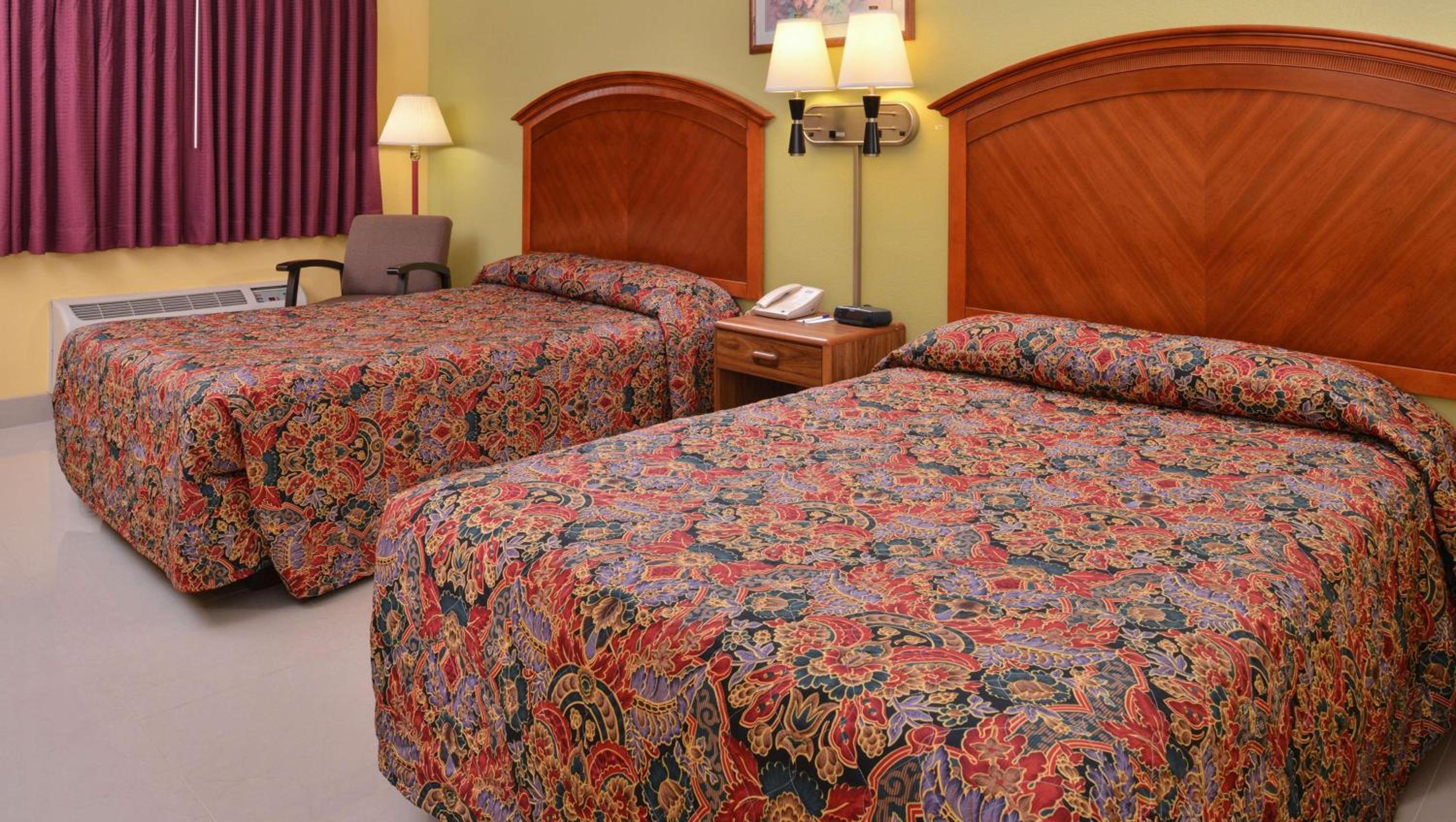 Quadruple Room - Disability Access photo 2