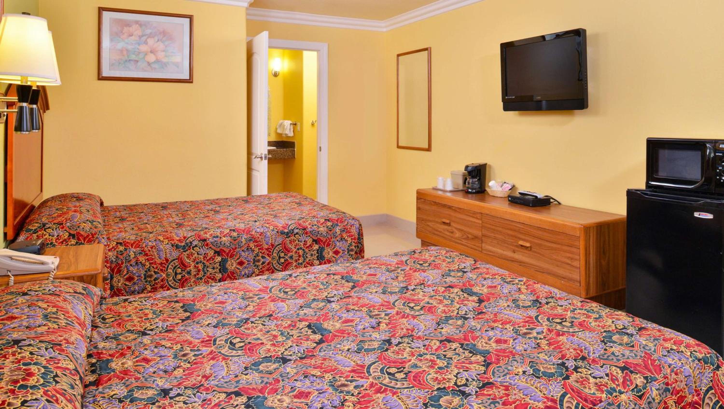 Quadruple Room - Disability Access photo 3