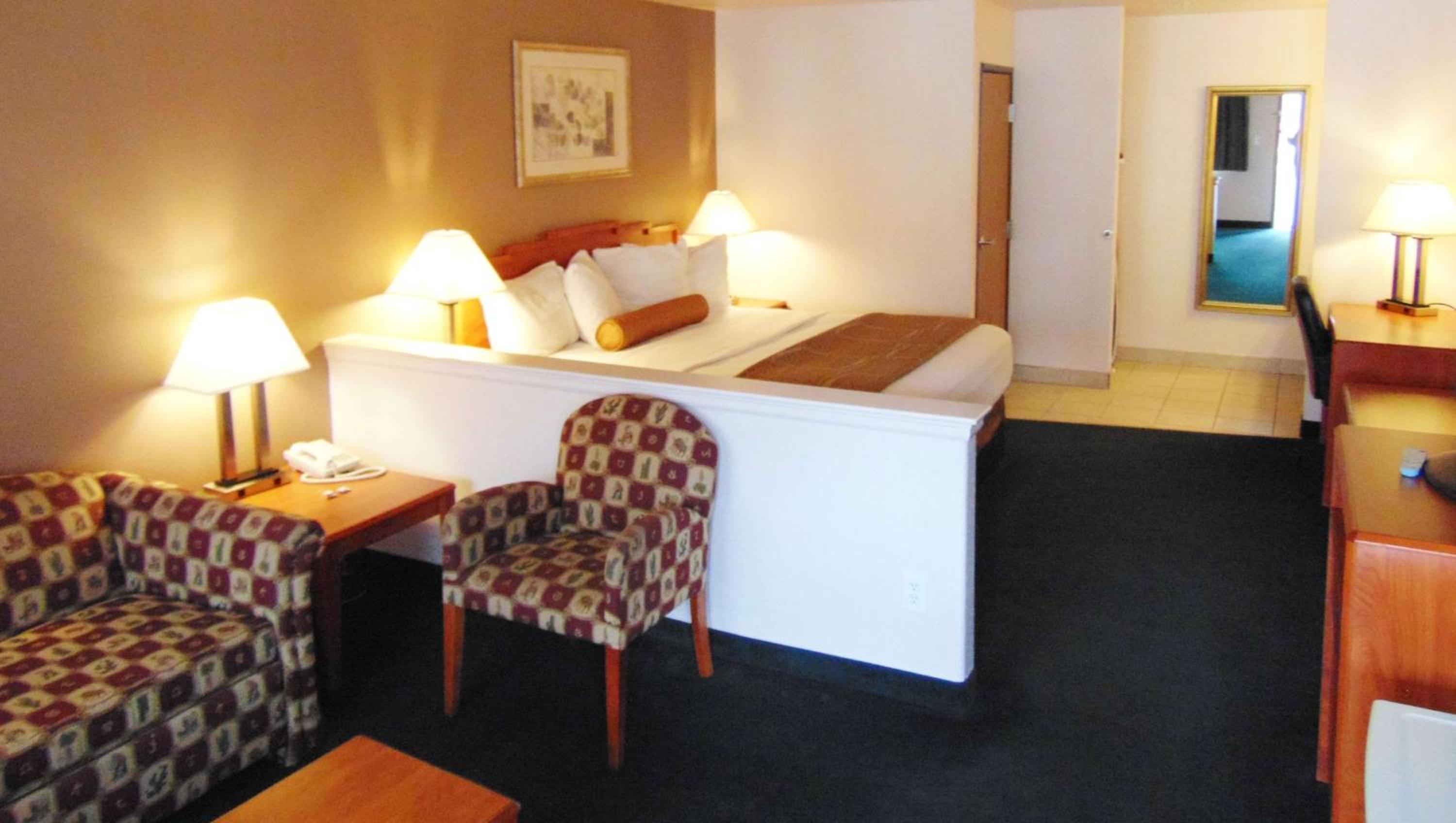 King Suite - Non-Smoking photo 1