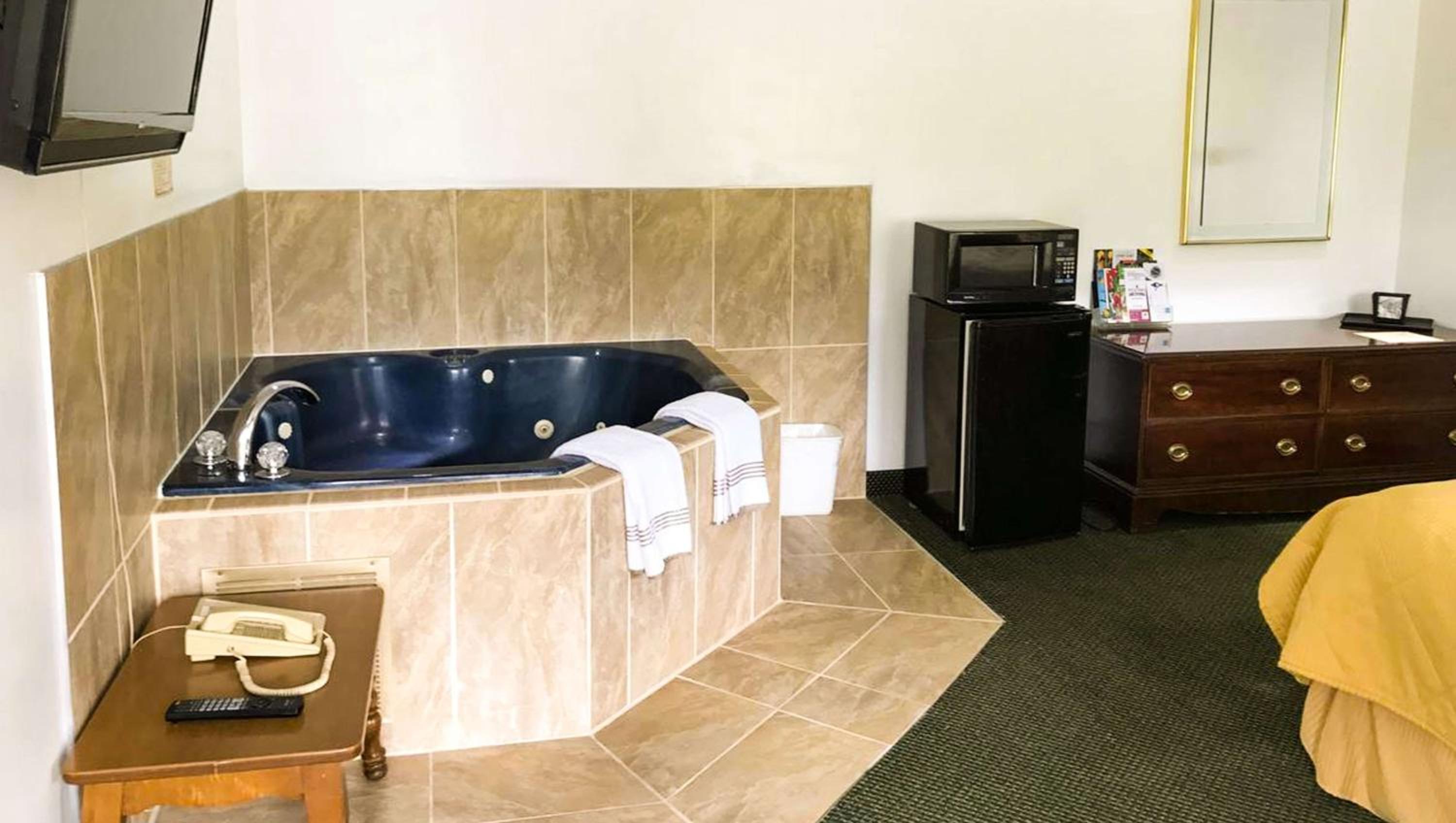 Suite with Whirlpool - Photo 1