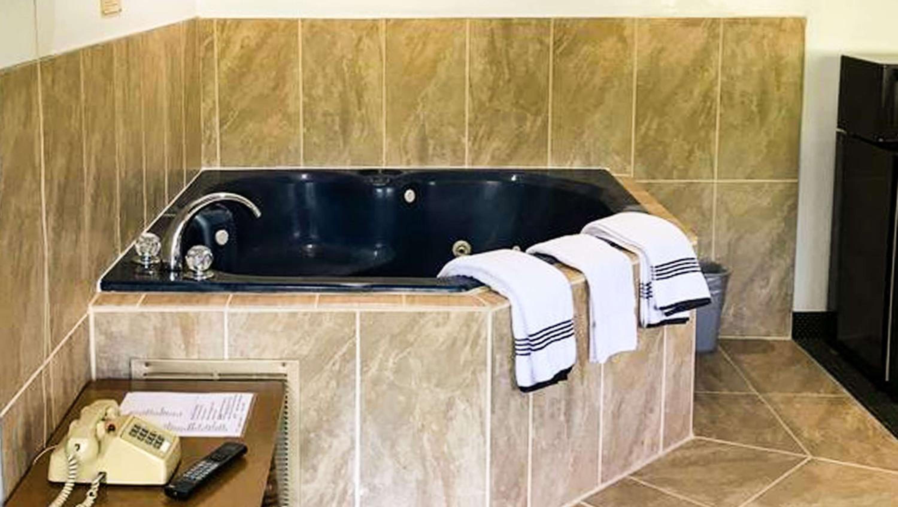 Suite with Whirlpool - Photo 3