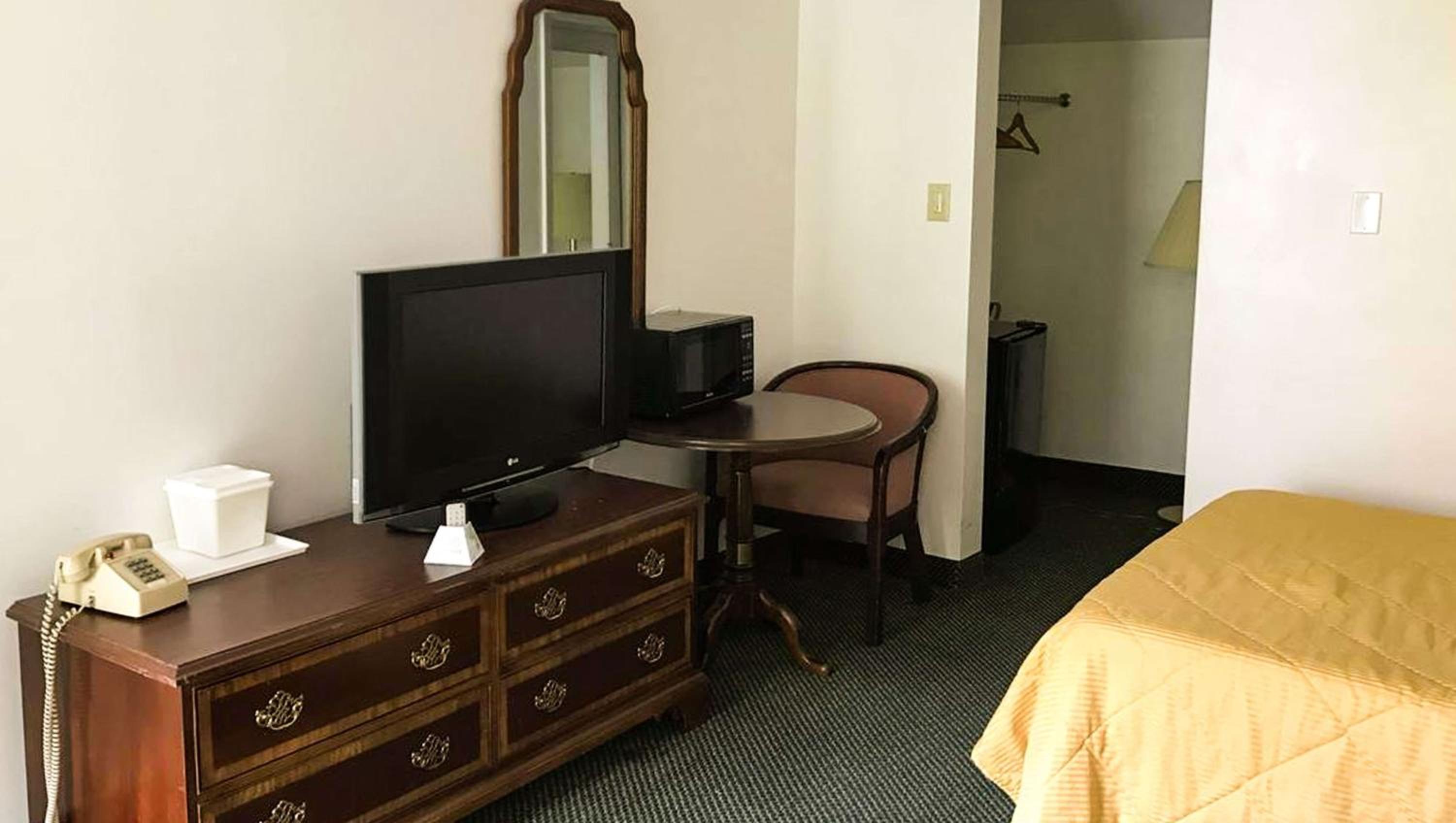 Standard Queen Room with Two Queen Beds - Photo 1
