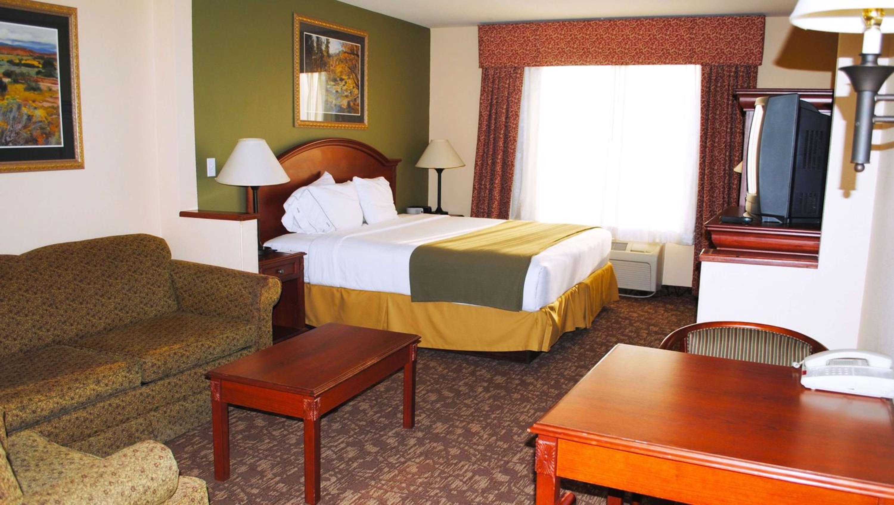 King Suite - Non-Smoking photo 1