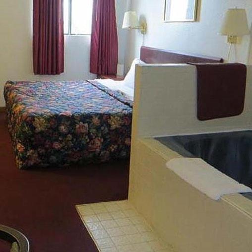 King Bed with Spa Bath - Photo 1