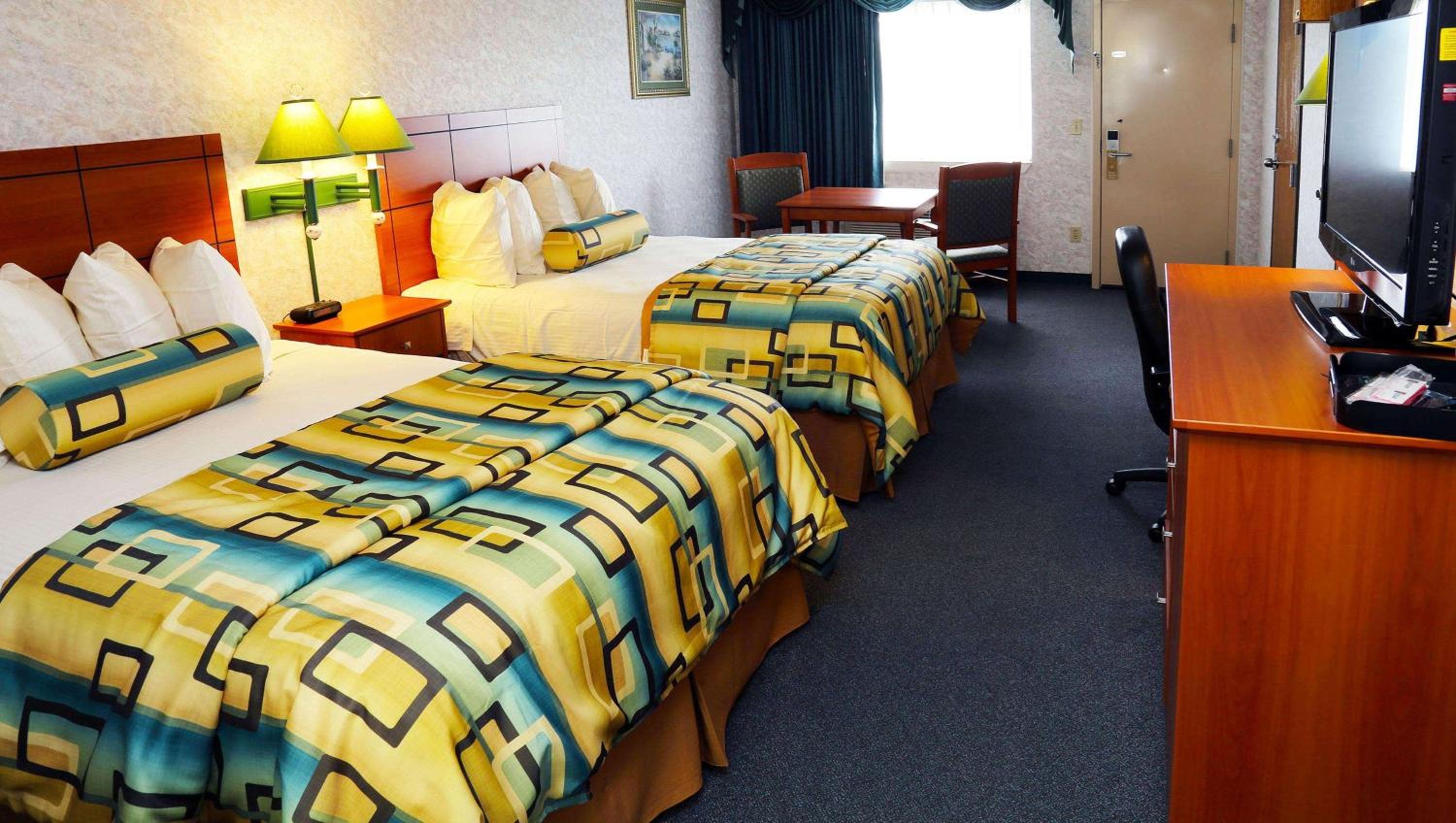 Deluxe Queen Room with Two Queen Beds photo 2