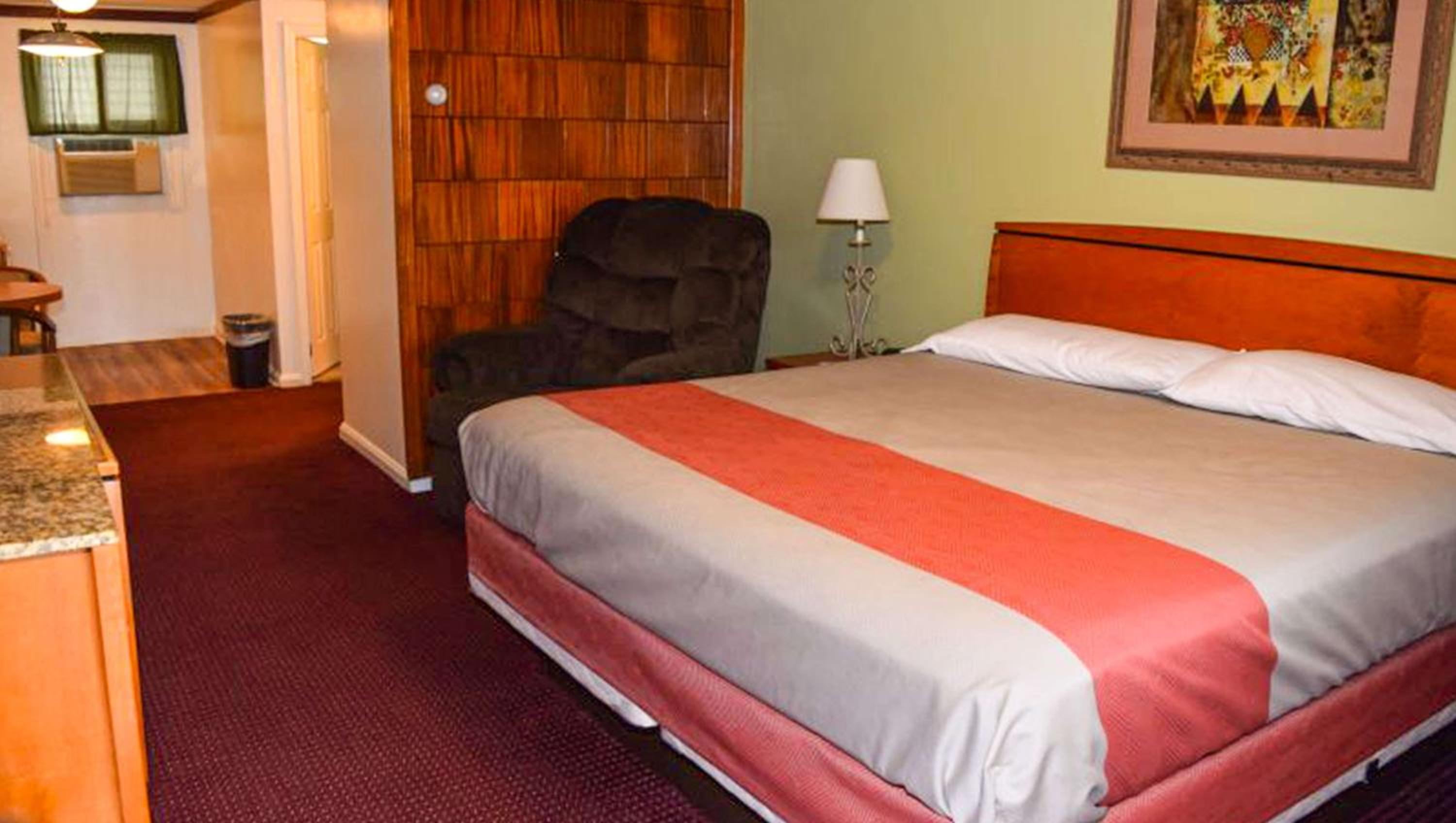 King Room - Non-Smoking photo 2