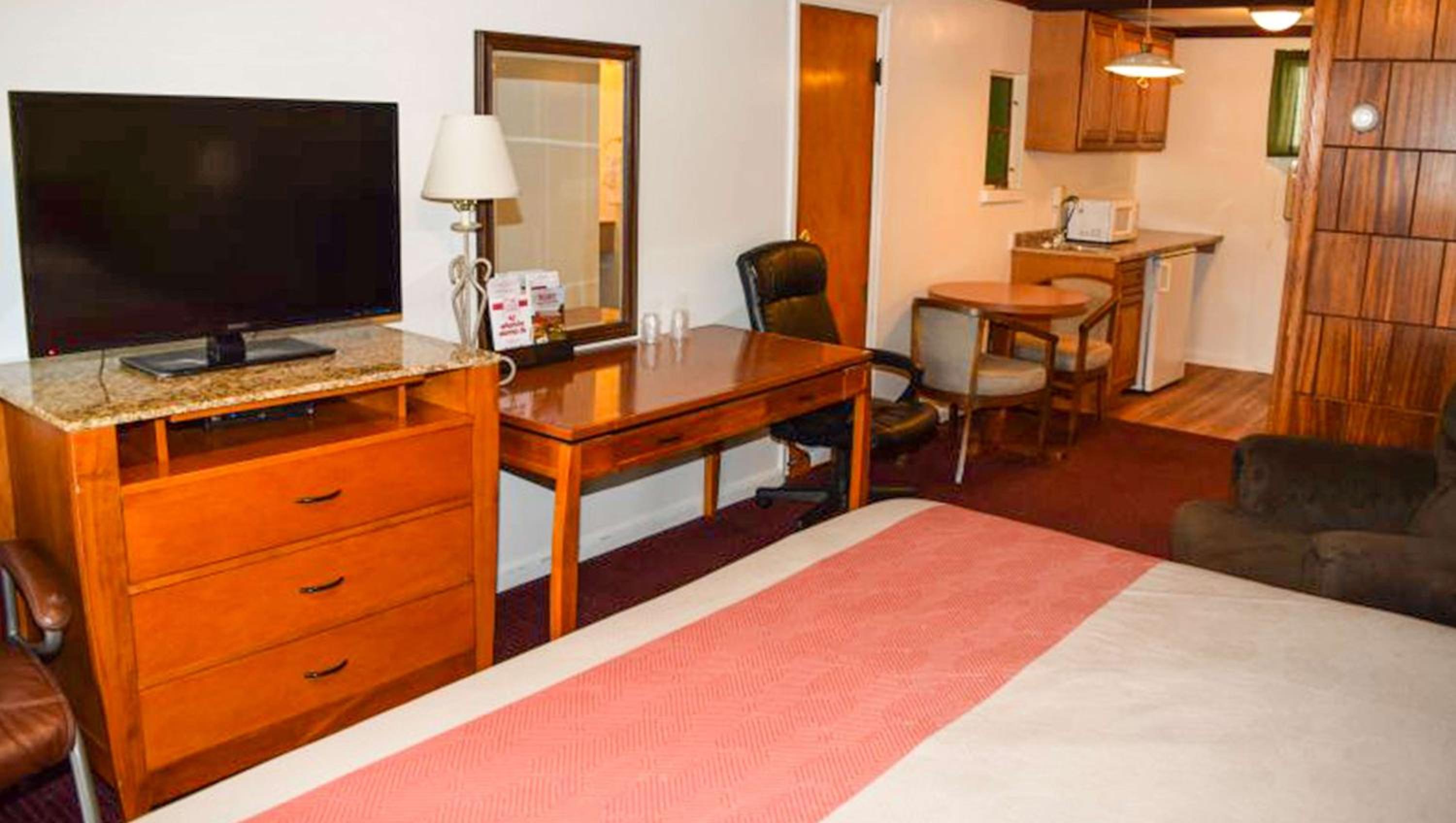 King Room - Non-Smoking photo 3