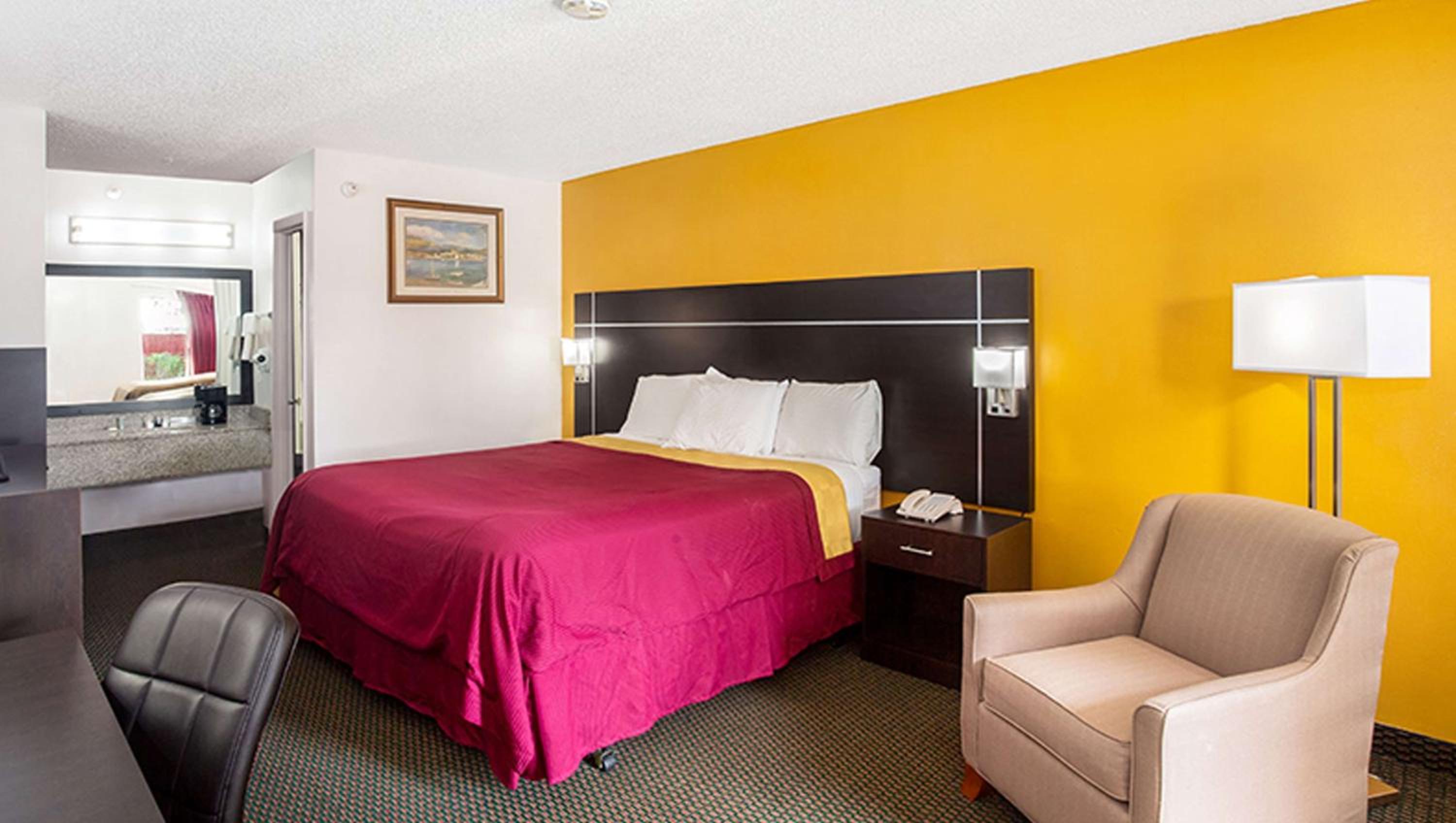 King Room - Non-Smoking - Photo 1