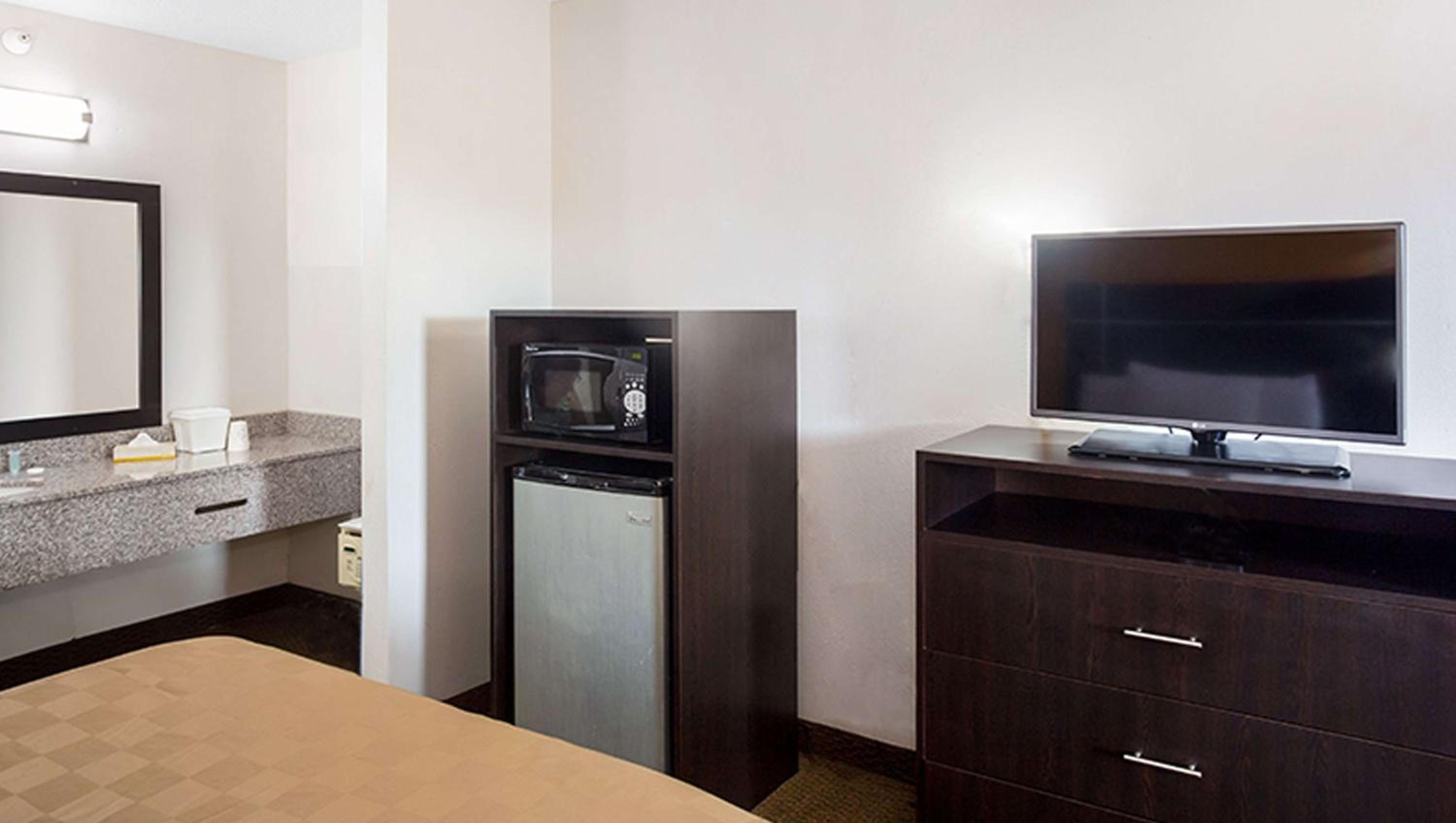 Double Room with Two Double Beds - Non-Smoking - Photo 9