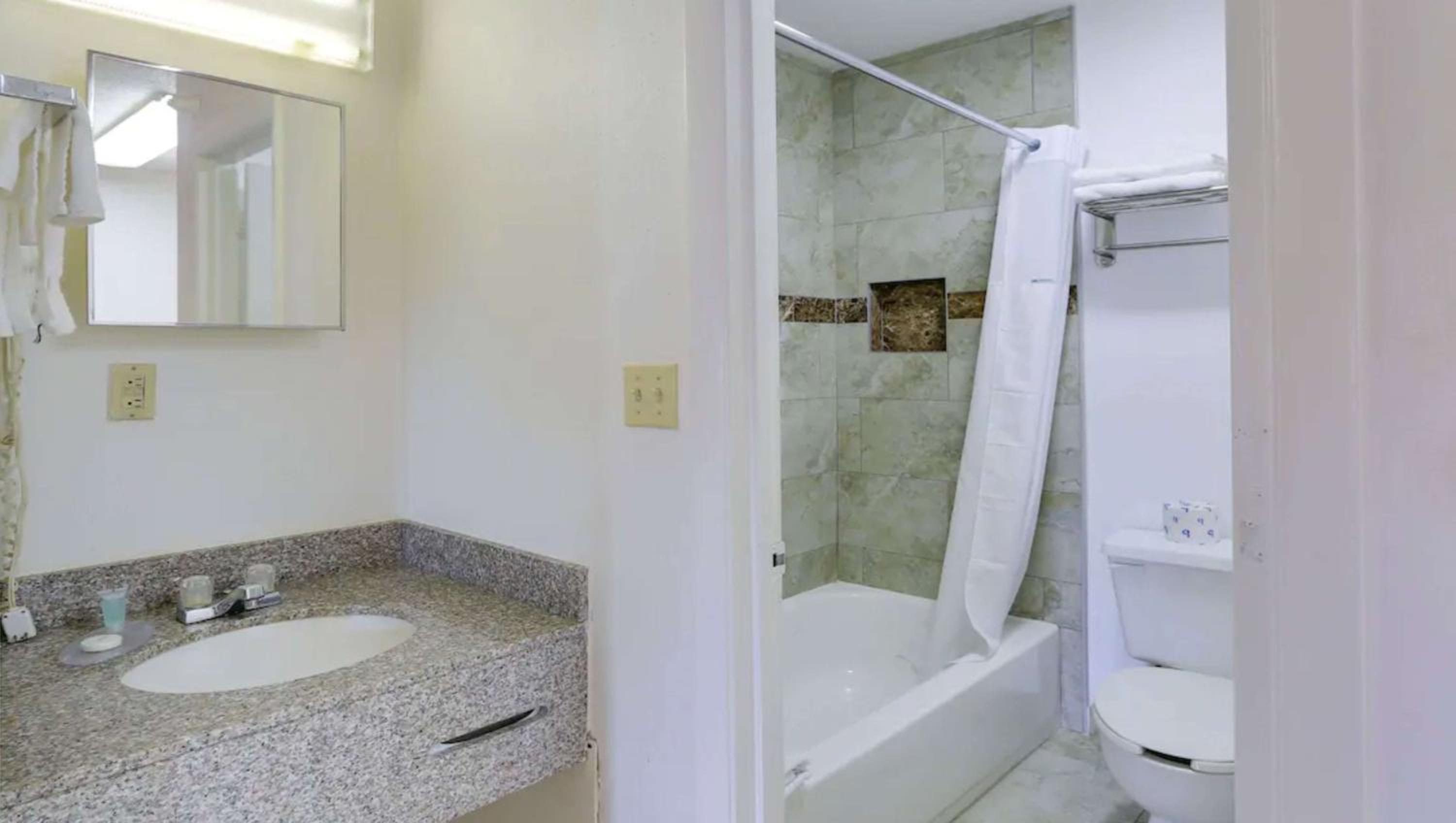 Double Room with Two Double Beds - Non-Smoking - Photo 7