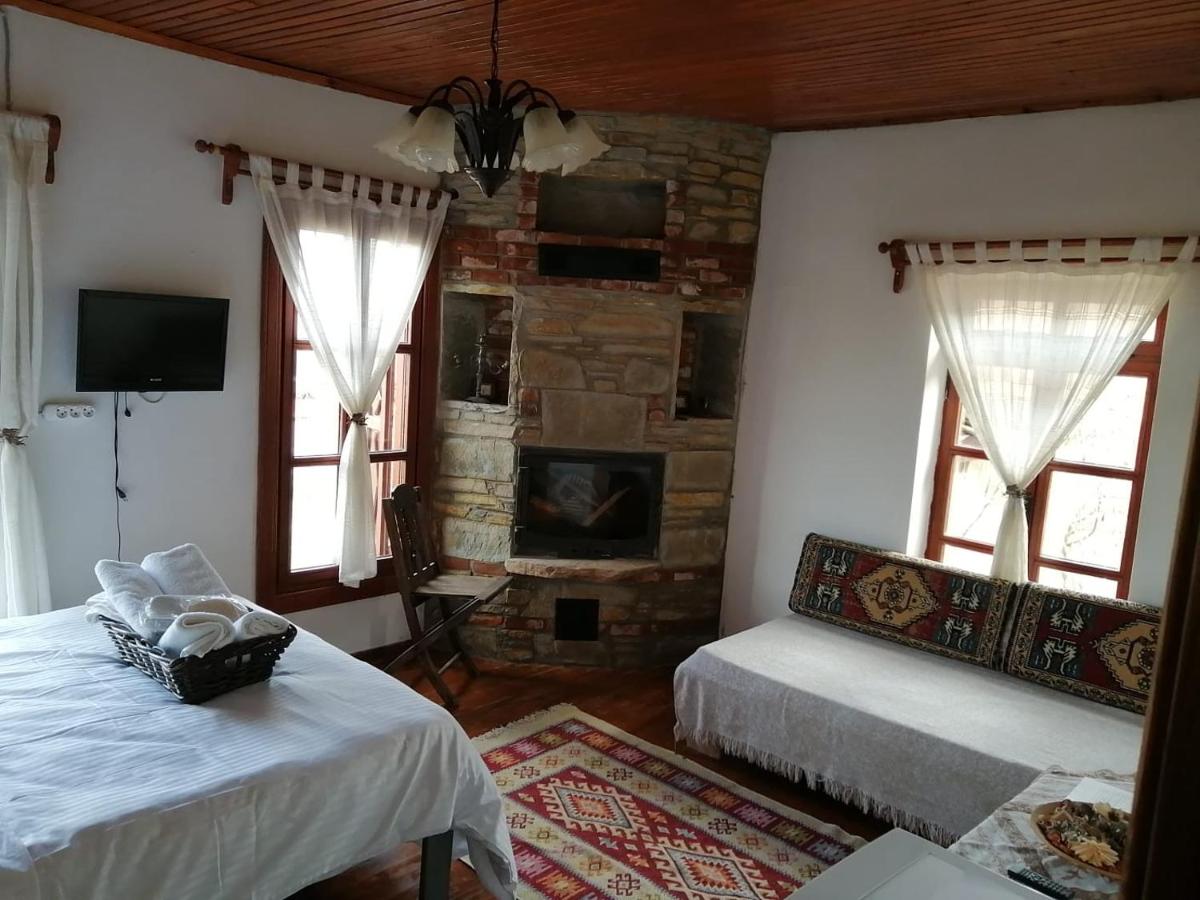 Triple Room with Private Bathroom photo 2
