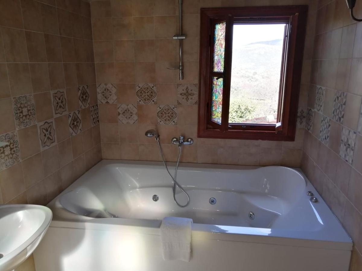 Triple Room with Private Bathroom photo 3