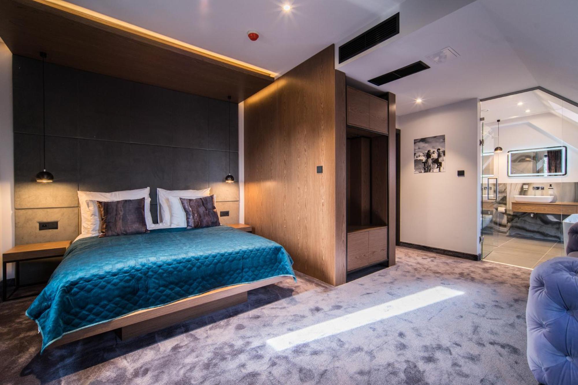 Deluxe Double Room - Photo 7