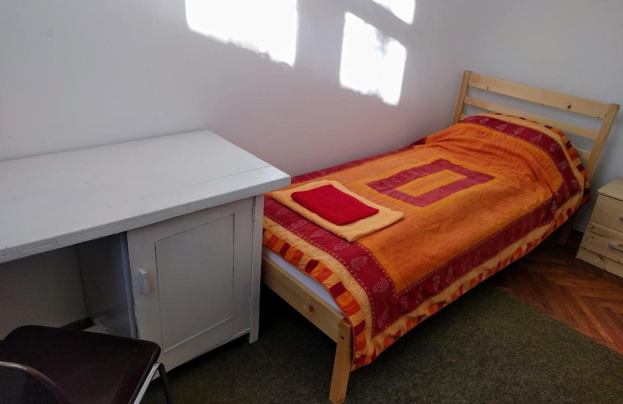 Single Room with Shared Bathroom photo 3