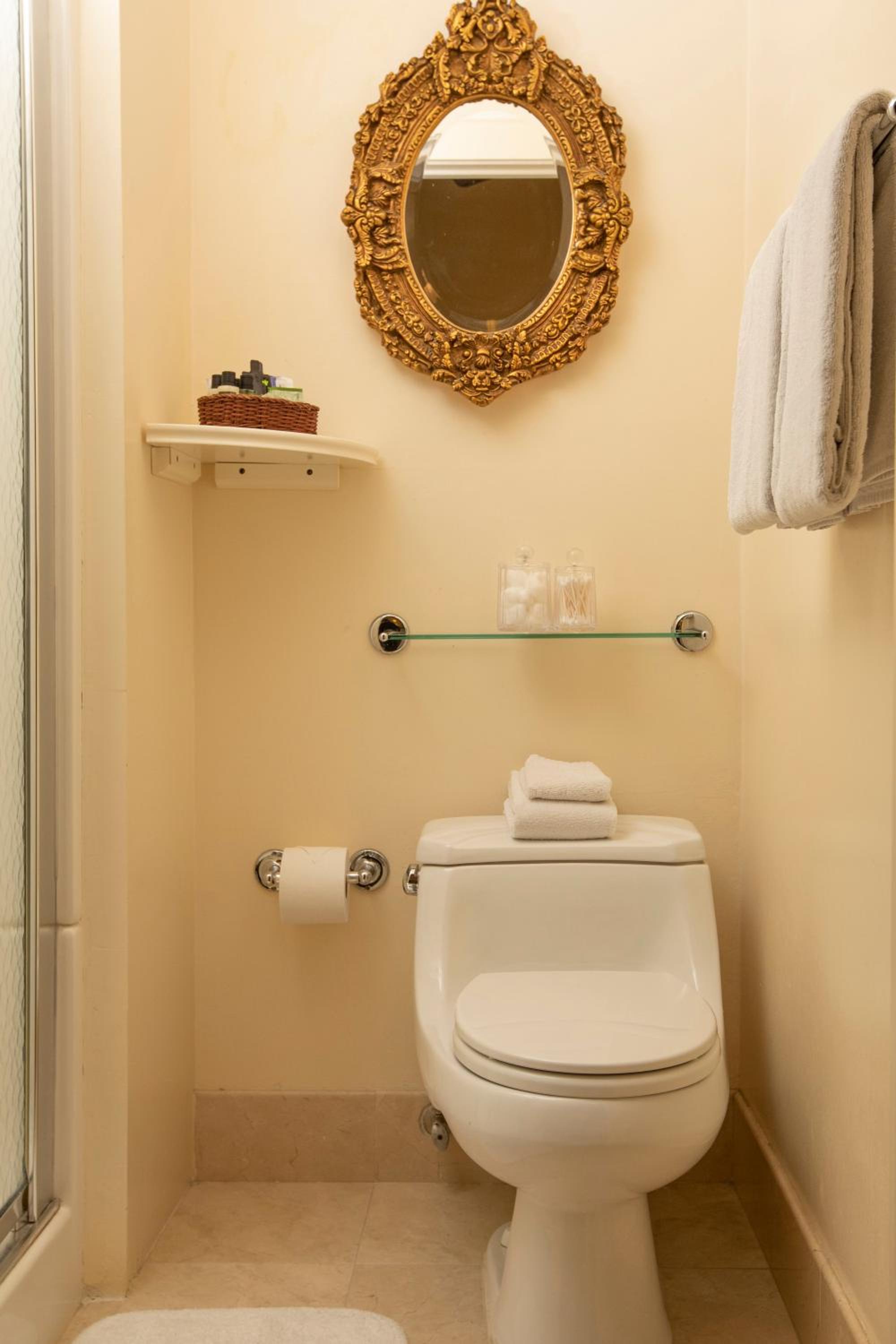 Standard Queen Room - Photo 22