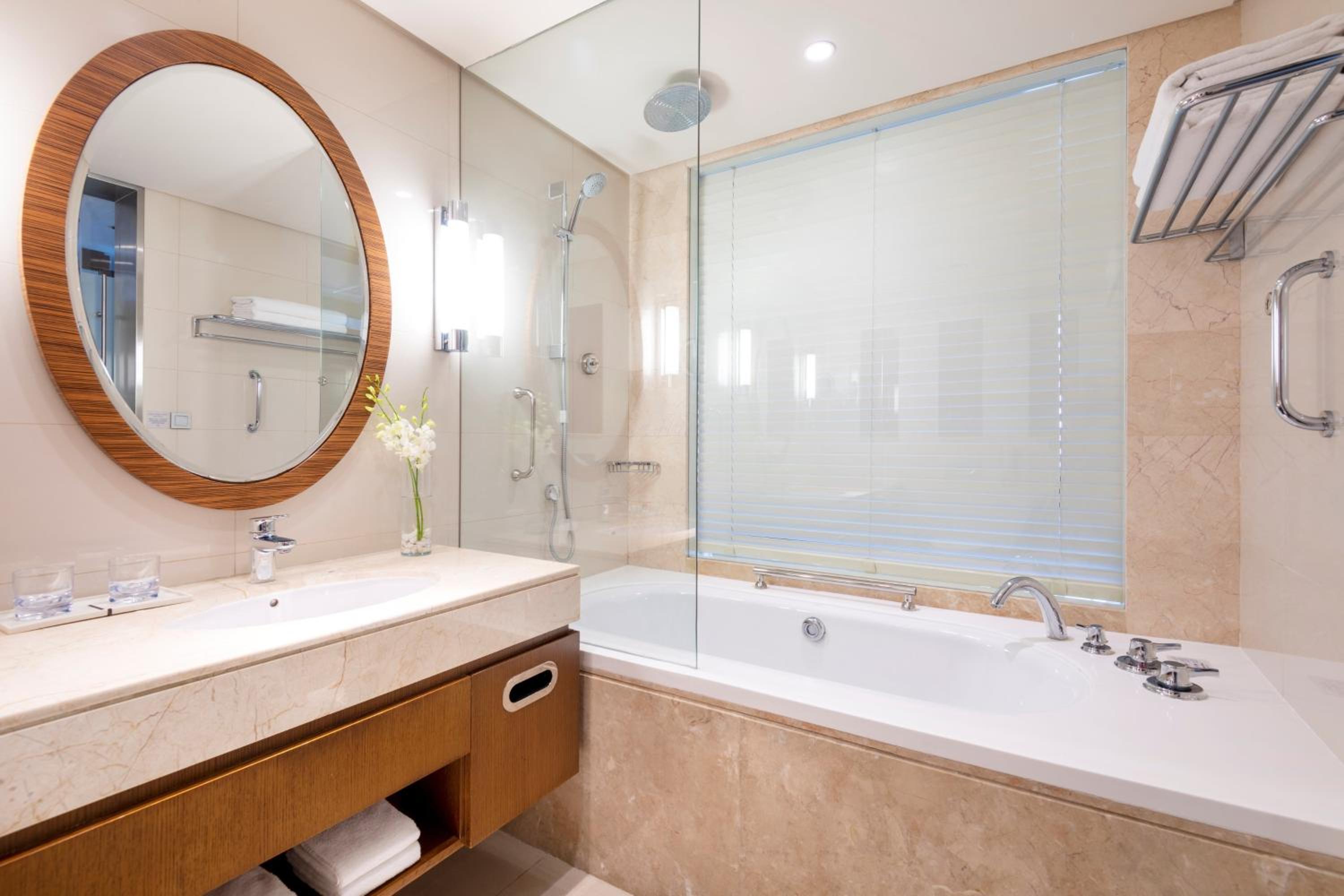Premium Twin Room - Photo 4