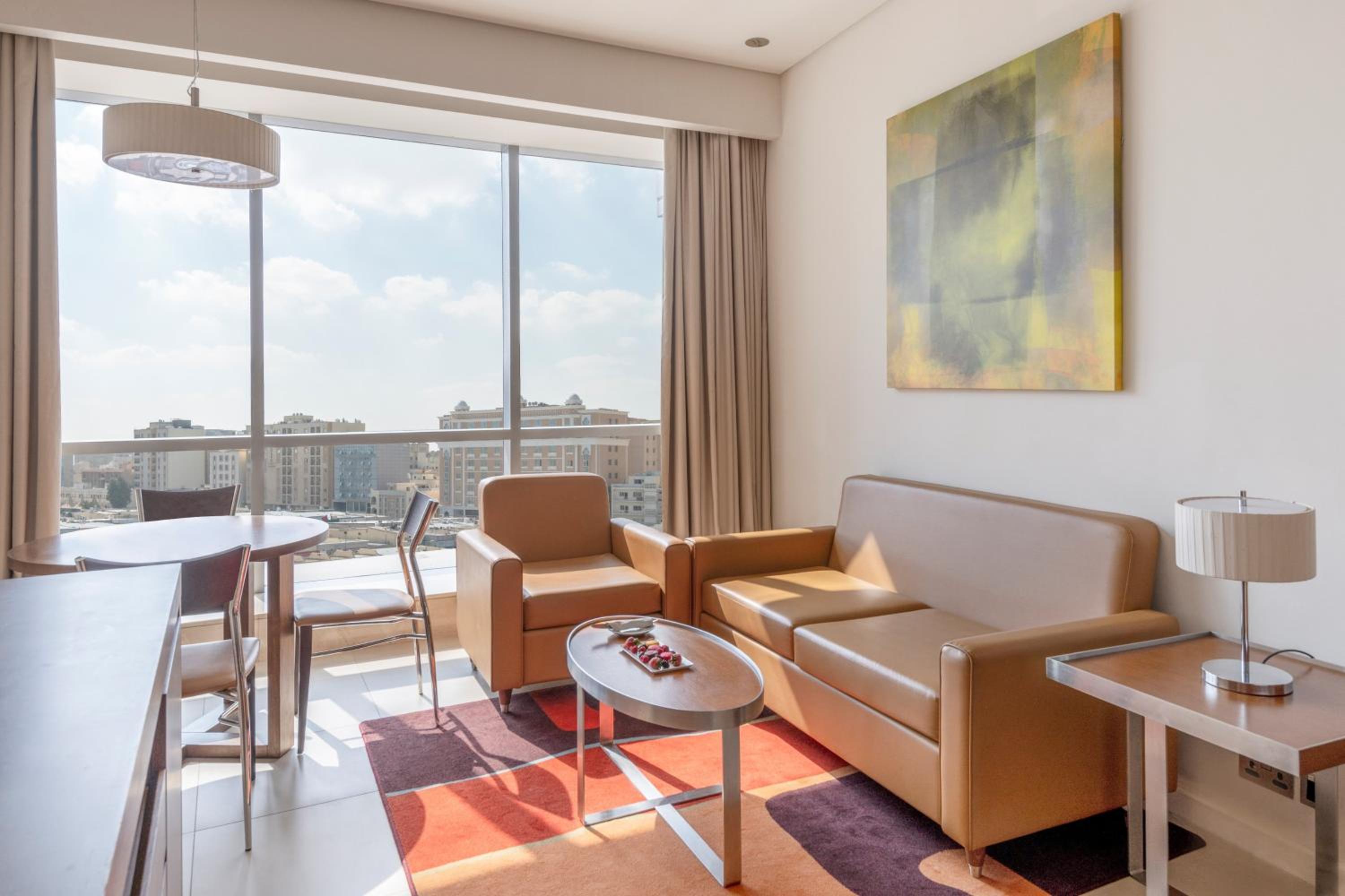 Junior King Suite with Dining Area - Photo 2