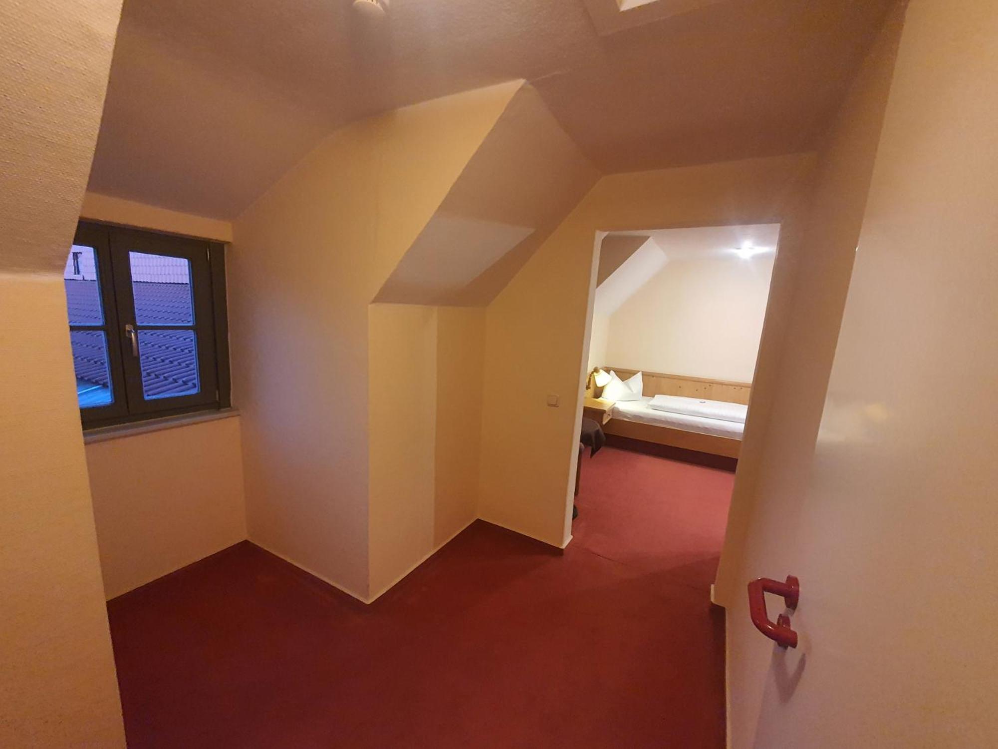 Standard Twin Room photo 2