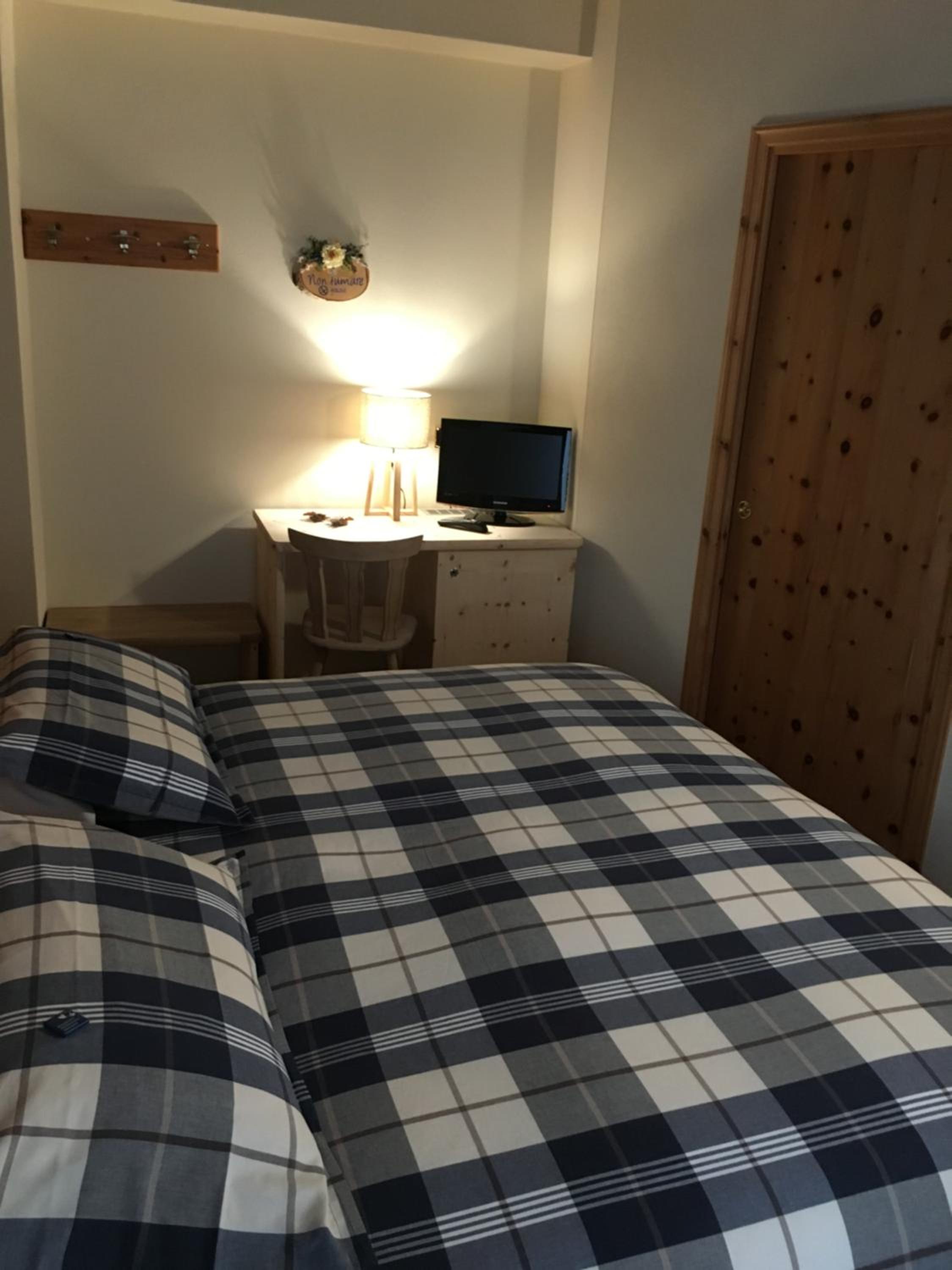 Queen Room with Balcony photo 2