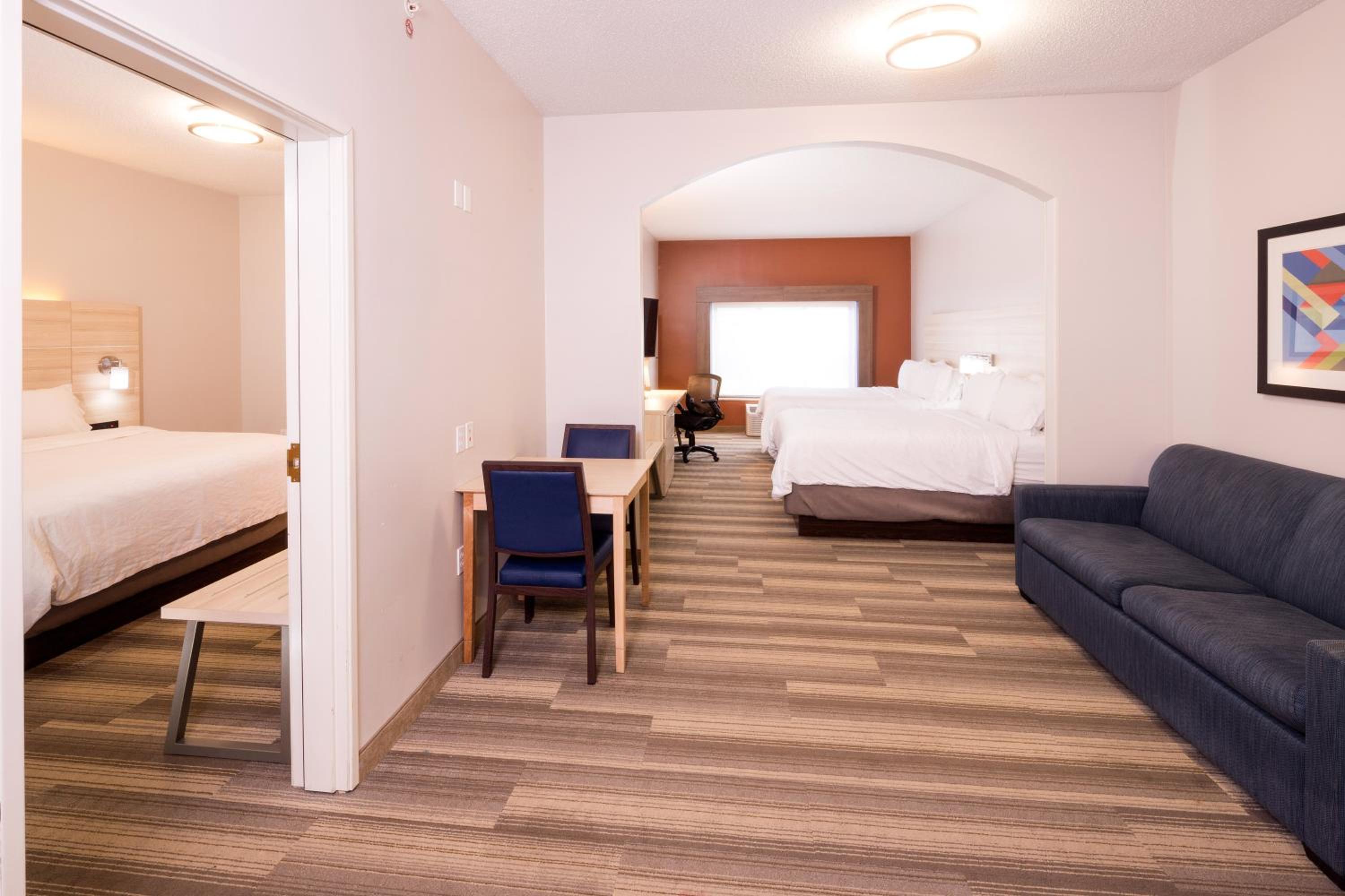 One-Bedroom Suite - Photo 1